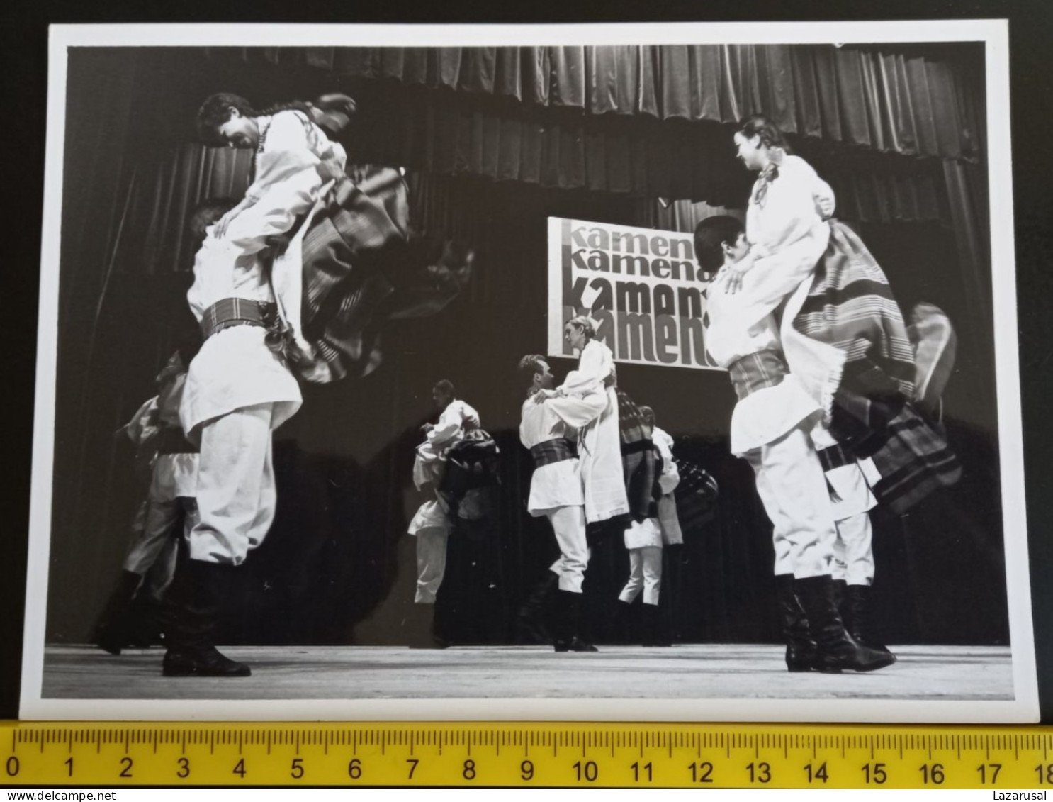 #21   LARGE PHOTO -  MAN AND WOMAN  DANCE - DANCING IN POLISH NATIONAL  COSTUMES - POLAND - Personnes Anonymes