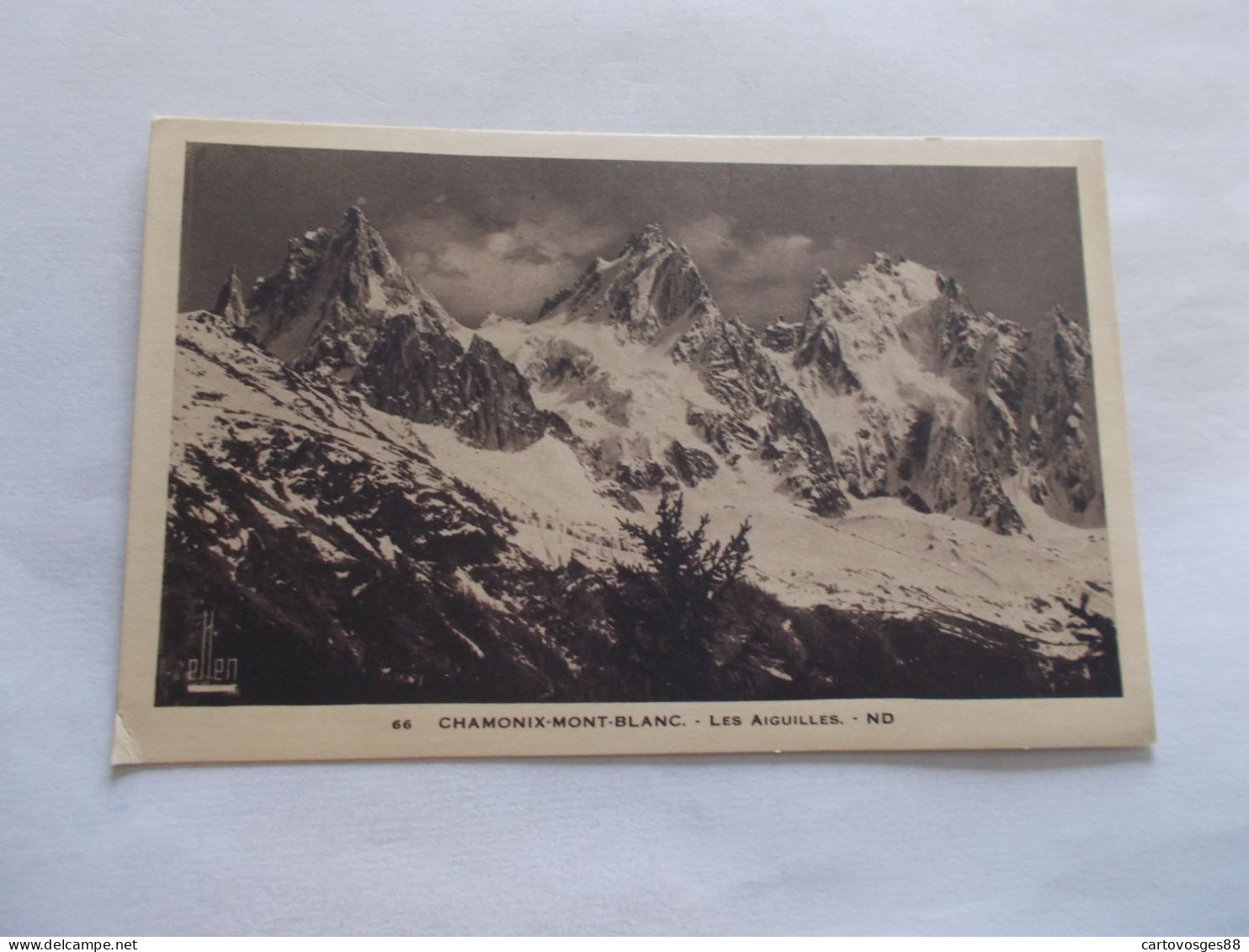 CHAMONIX MONT BLANC ( 74 Haute Savoie )   LES AIGUILLES SOUS LA NEIGE - Chamonix-Mont-Blanc