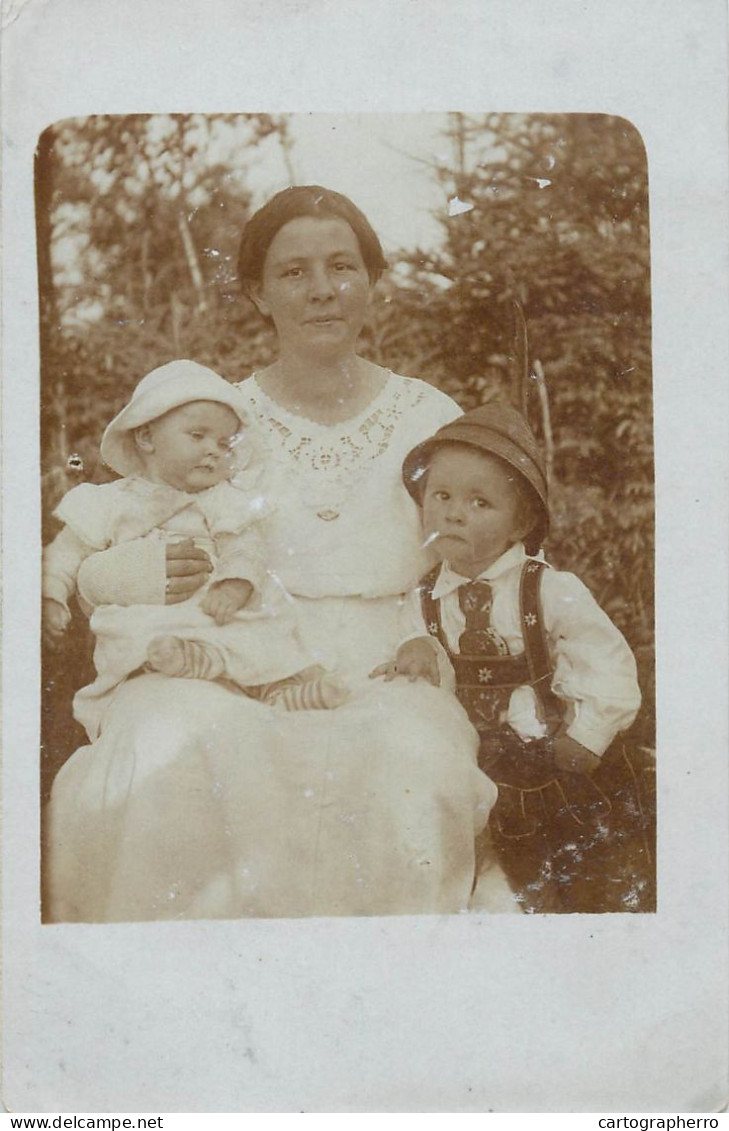 Social History Souvenir Real Photo Mother And Children - Fotografía