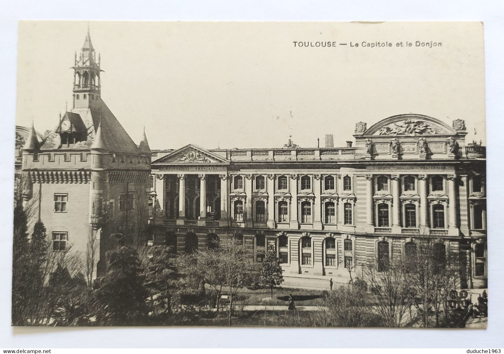 CPA - 31.Toulouse. Le Capitole Et Le Donjon - Toulouse