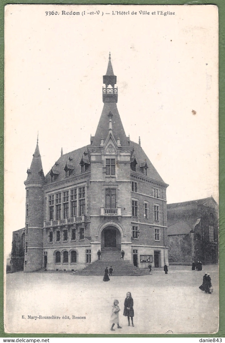 CPA - ILLE ET VILAINE -  REDON - HOTEL DE VILLE ET L'ÉGLISE - Petite Animation - Redon