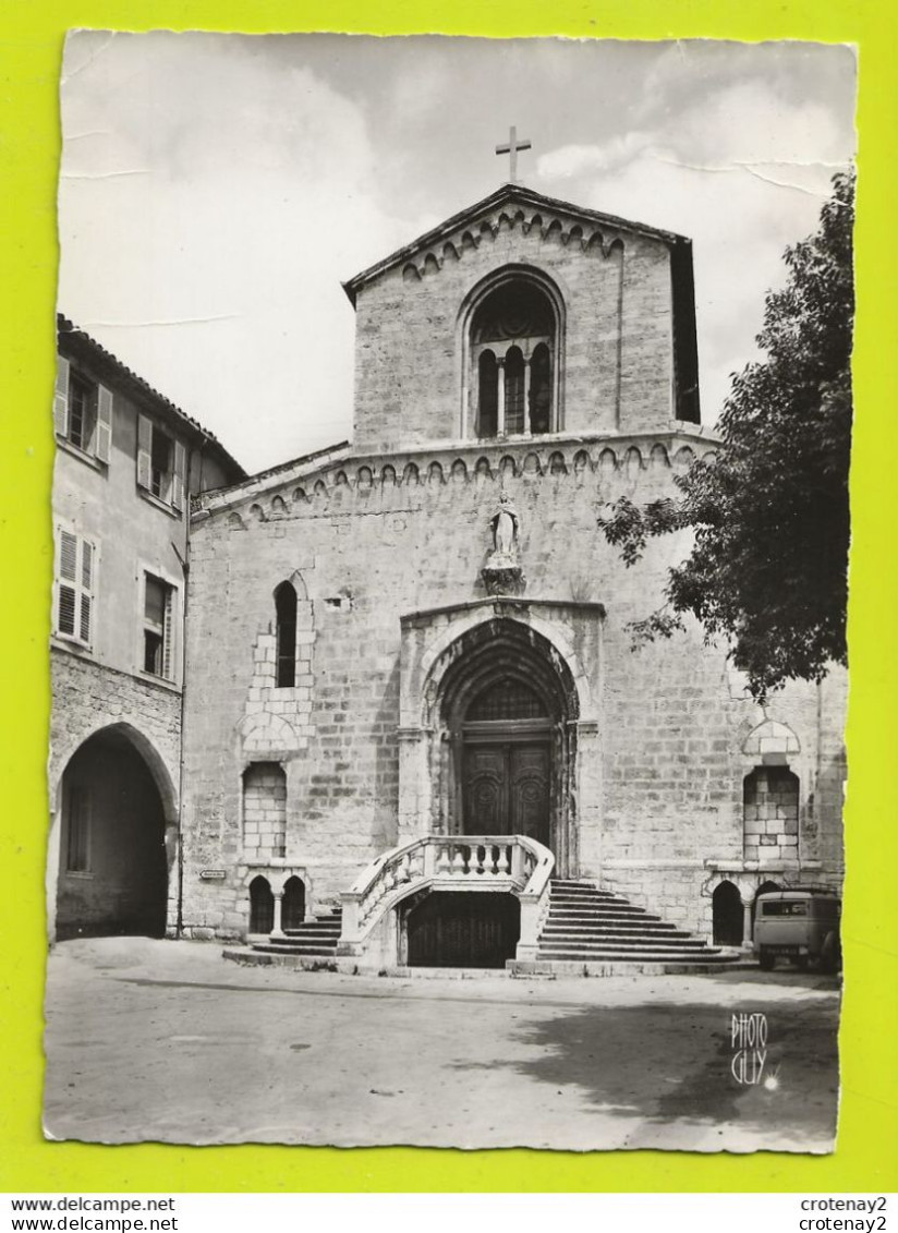 06 GRASSE N°195 La Cathédrale Voiture Renault Juvaquatre Juva 4 Avec Galerie VOIR DOS Et Flamme En 1964 - Grasse