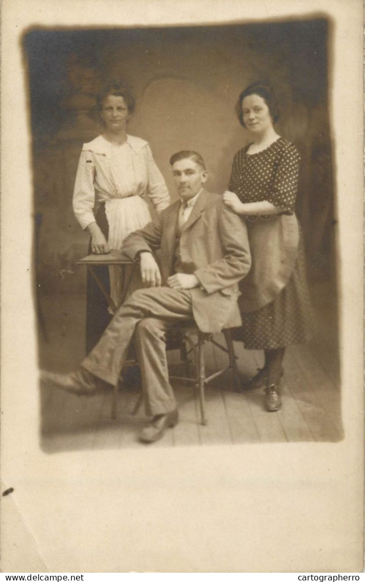 Social History Souvenir Real Photo Elegant Man And Family - Fotografie