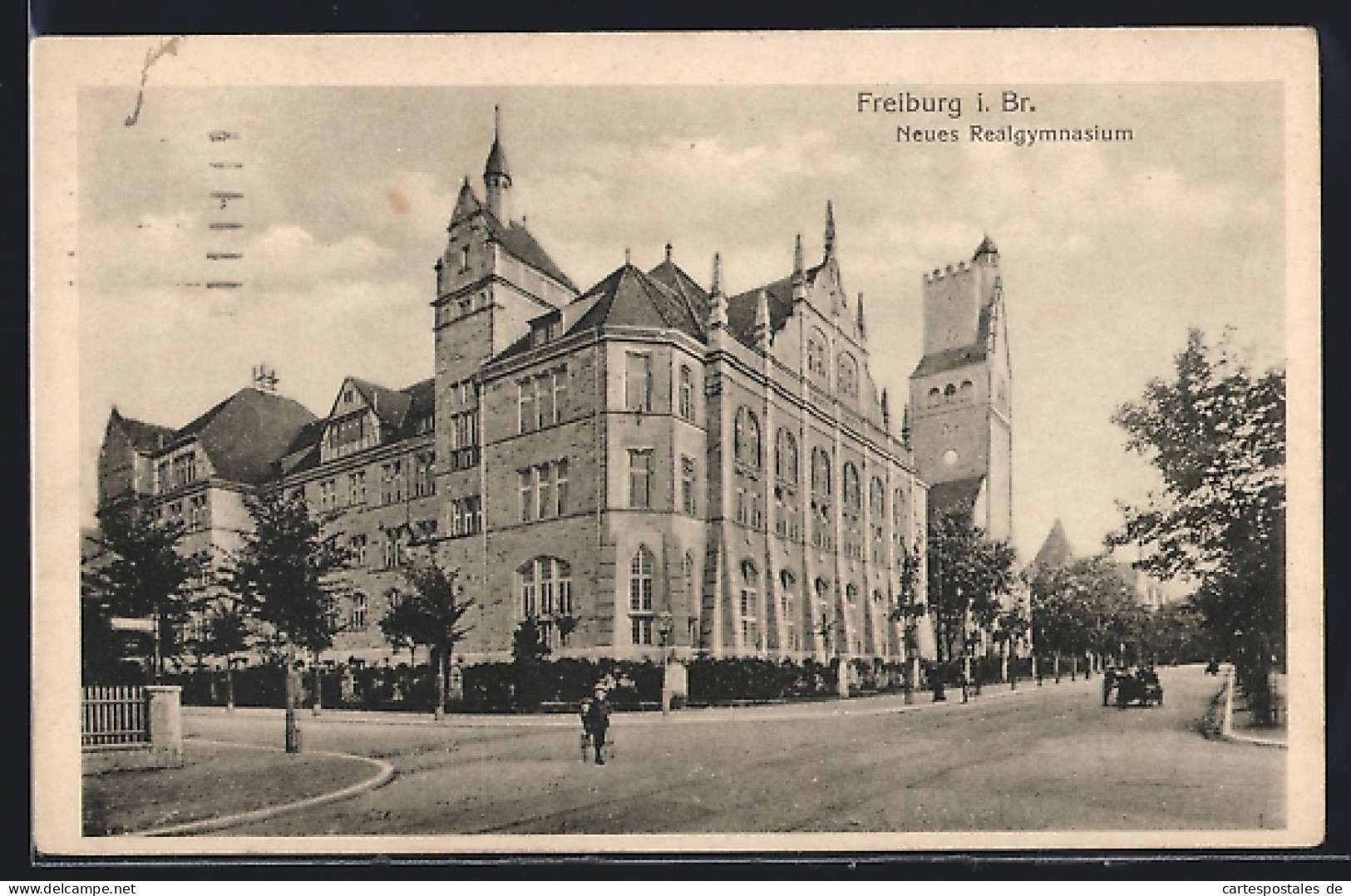 AK Freiburg I. Br., Neues Realgymnasium Mit Strassenpartie  - Freiburg I. Br.