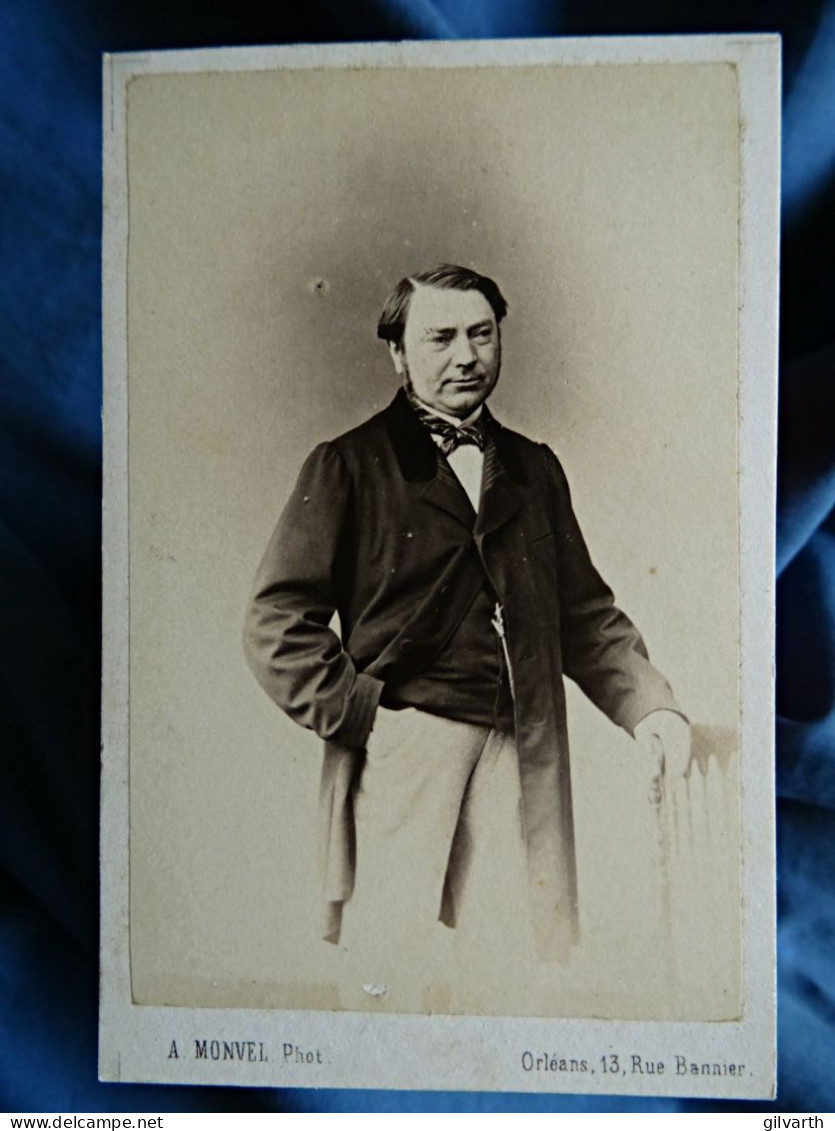 Photo CDV Monvel  Orléans  Homme élégant  Main Dans La Poche De Son Pantalon  Sec. Emp. CA 1860-65 - L442 - Ancianas (antes De 1900)