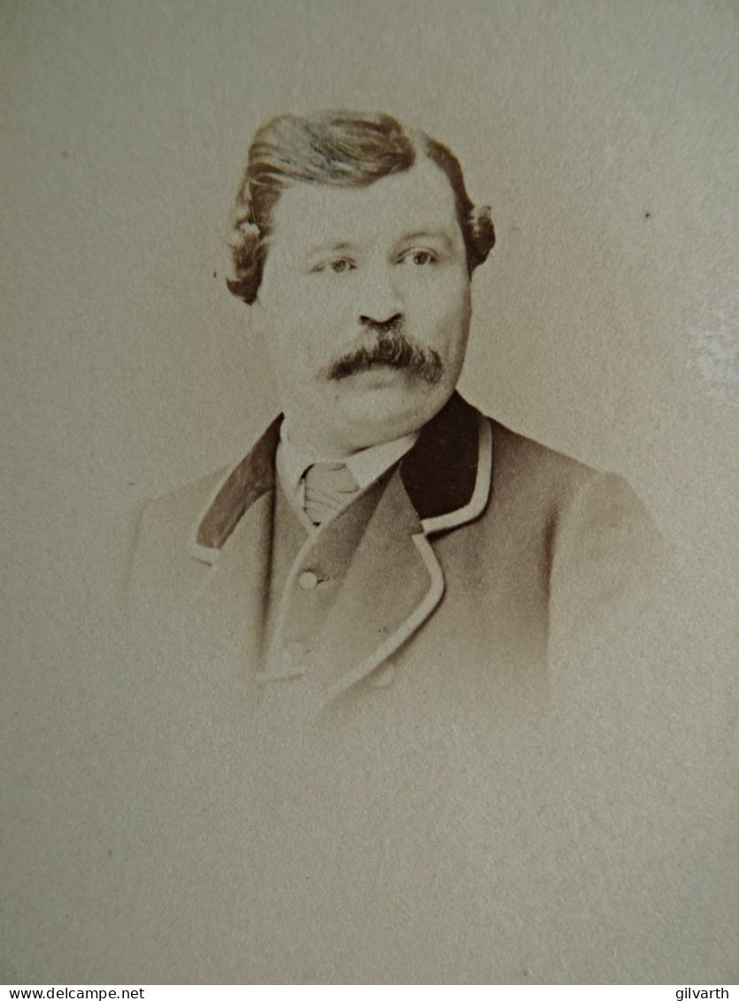 Photo CDV Villard Quimper  Portrait Homme Moustachu  Sec. Emp. CA 1865 - L442 - Oud (voor 1900)