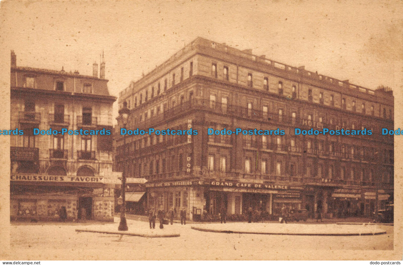 R084998 Valence. Place De La Republique. L. Valencony - Monde