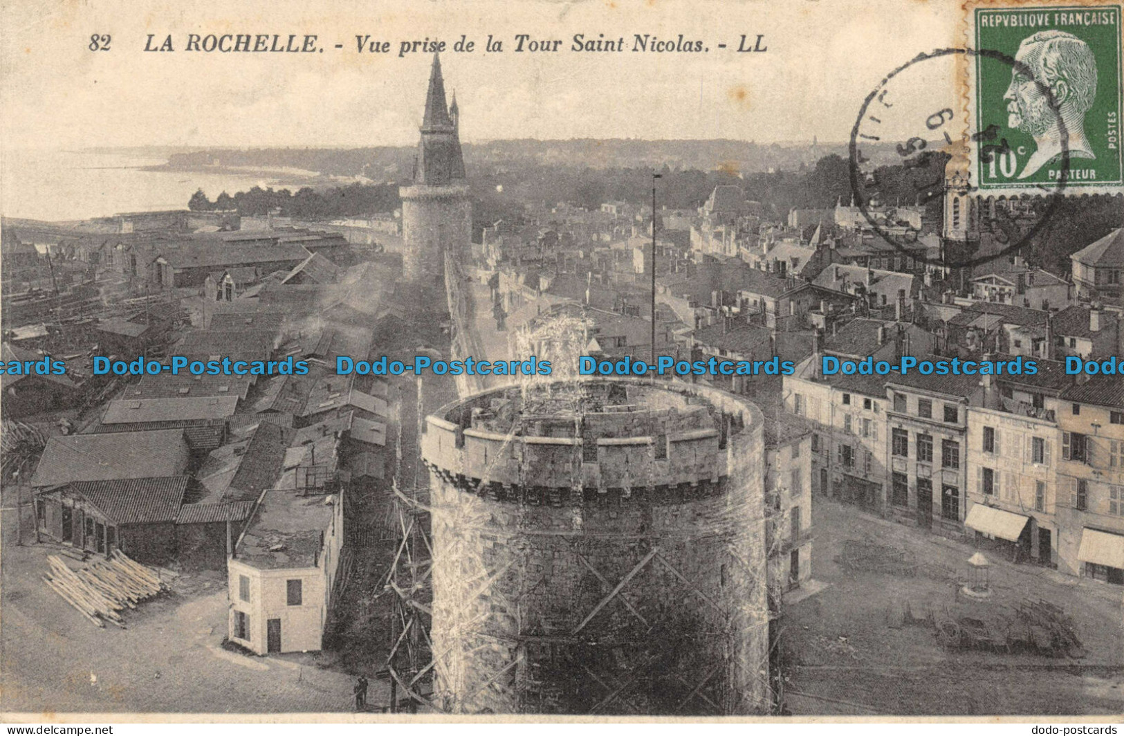 R084525 La Rochelle. Vue Prise De La Tour Saint Nicolas. LL. No 82. 1924 - Monde