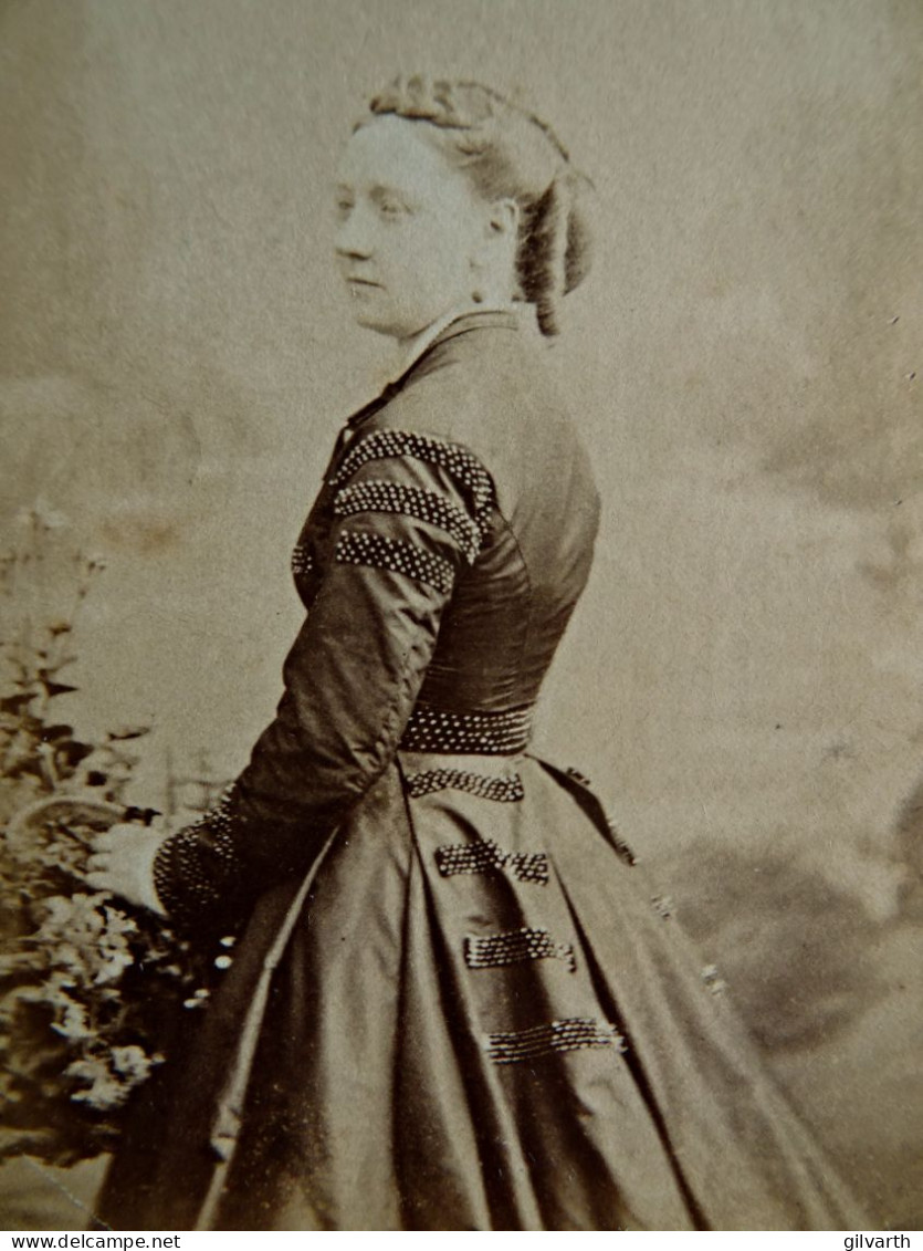 Photo Cdv Levitsky, Paris - Jeune Femme, Trois Quart Profil, Second Empire, Circa 1865 L442 - Antiche (ante 1900)