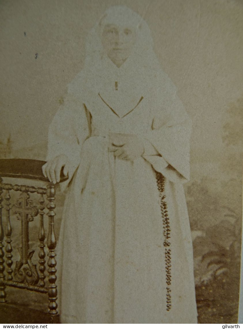 Photo Cdv Tuffereau, Brest - Religieuse, Bonne Sœur, Religion, Second Empire Ca 1865 L438 - Ancianas (antes De 1900)