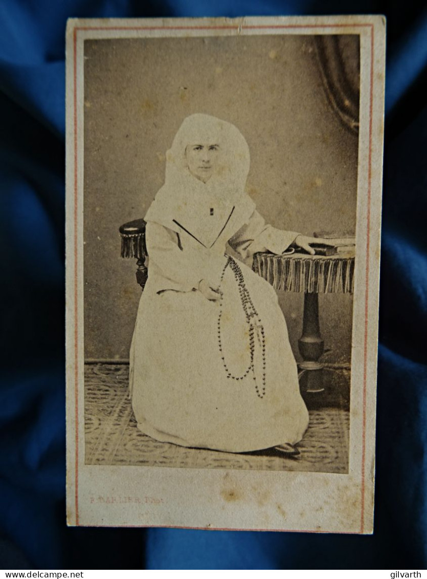 Photo Cdv Carlier à Vannes - Religieuse, Bonne Sœur, Religion, Second Empire Ca 1865 L438 - Old (before 1900)