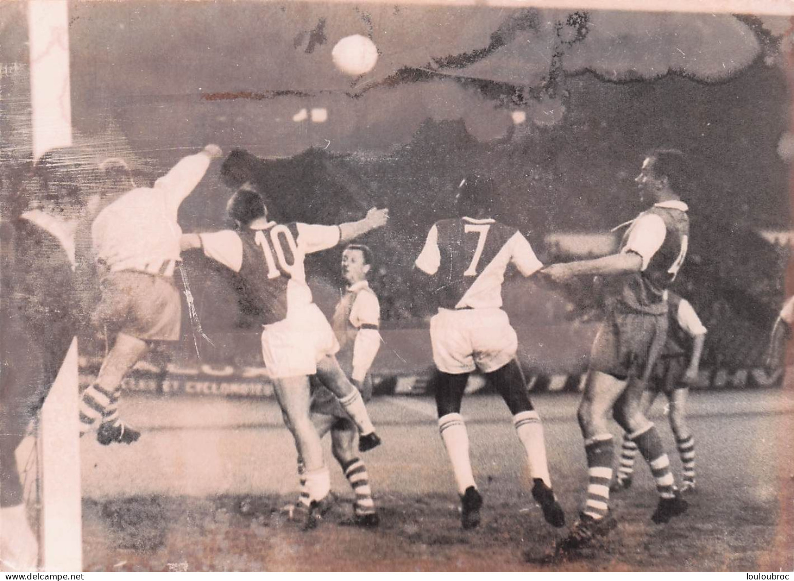 FOOTBALL  MONACO STRABOURG 1961 LA COUPE DRAGO REMETTER GOAL DE STRASBOURG DEGAGE  PHOTO 18X13CM - Deportes