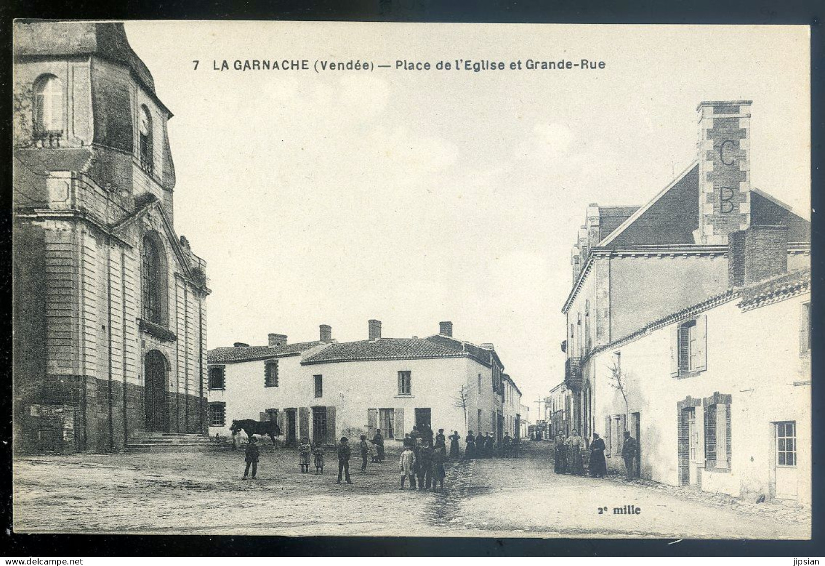 Cpa Du 85  La Garnache -- Place De L' église Et Grande Rue     MAI24-10 - Sonstige & Ohne Zuordnung