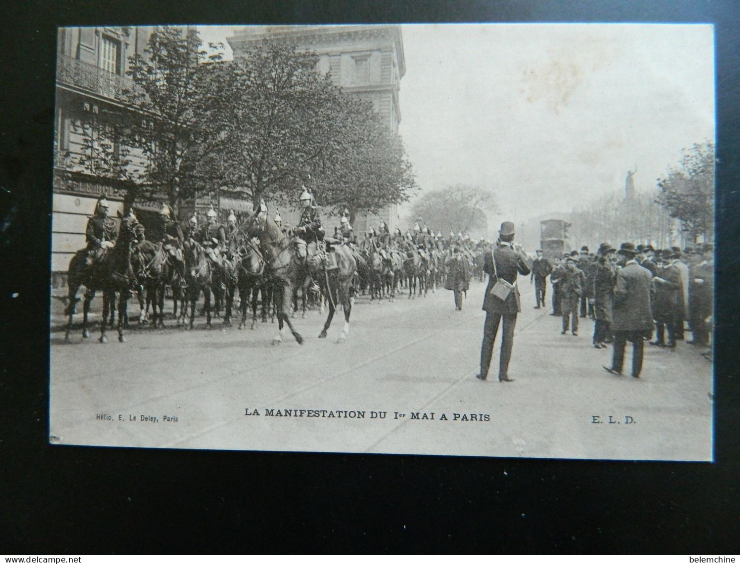 LA MANIFESTATION DU 1er MAI A PARIS - Lots, Séries, Collections