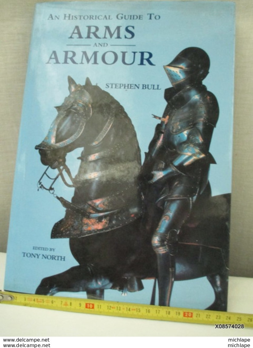 Livre Relié Arms Et Armour Format 24 CmX34 Cm - 224 Pages -1991- état Neuf - Inglese