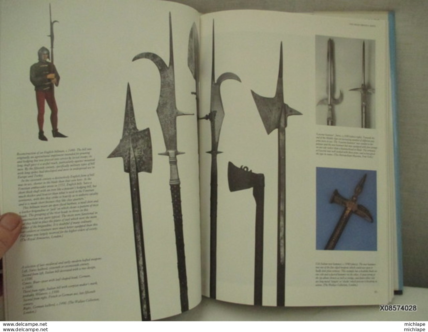 livre relié arms et armour format 24 cmX34 cm - 224 pages -1991- état neuf