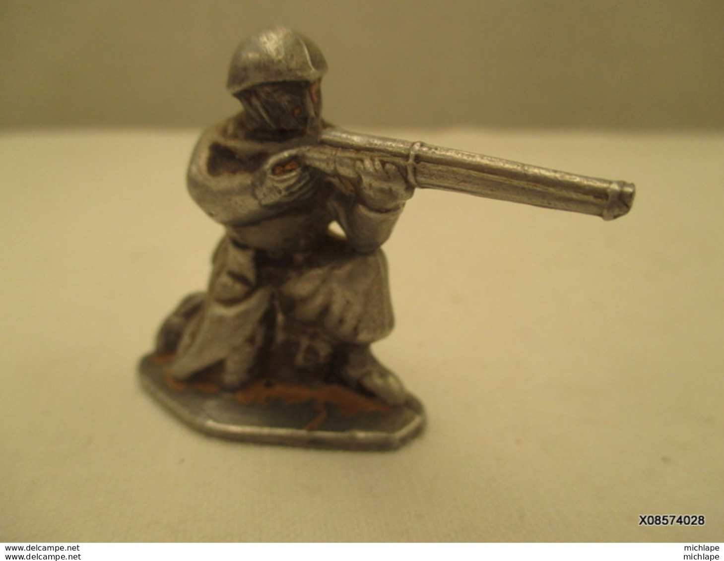 Figurine Soldat Tireur A Genoux En Alu - Antikspielzeug