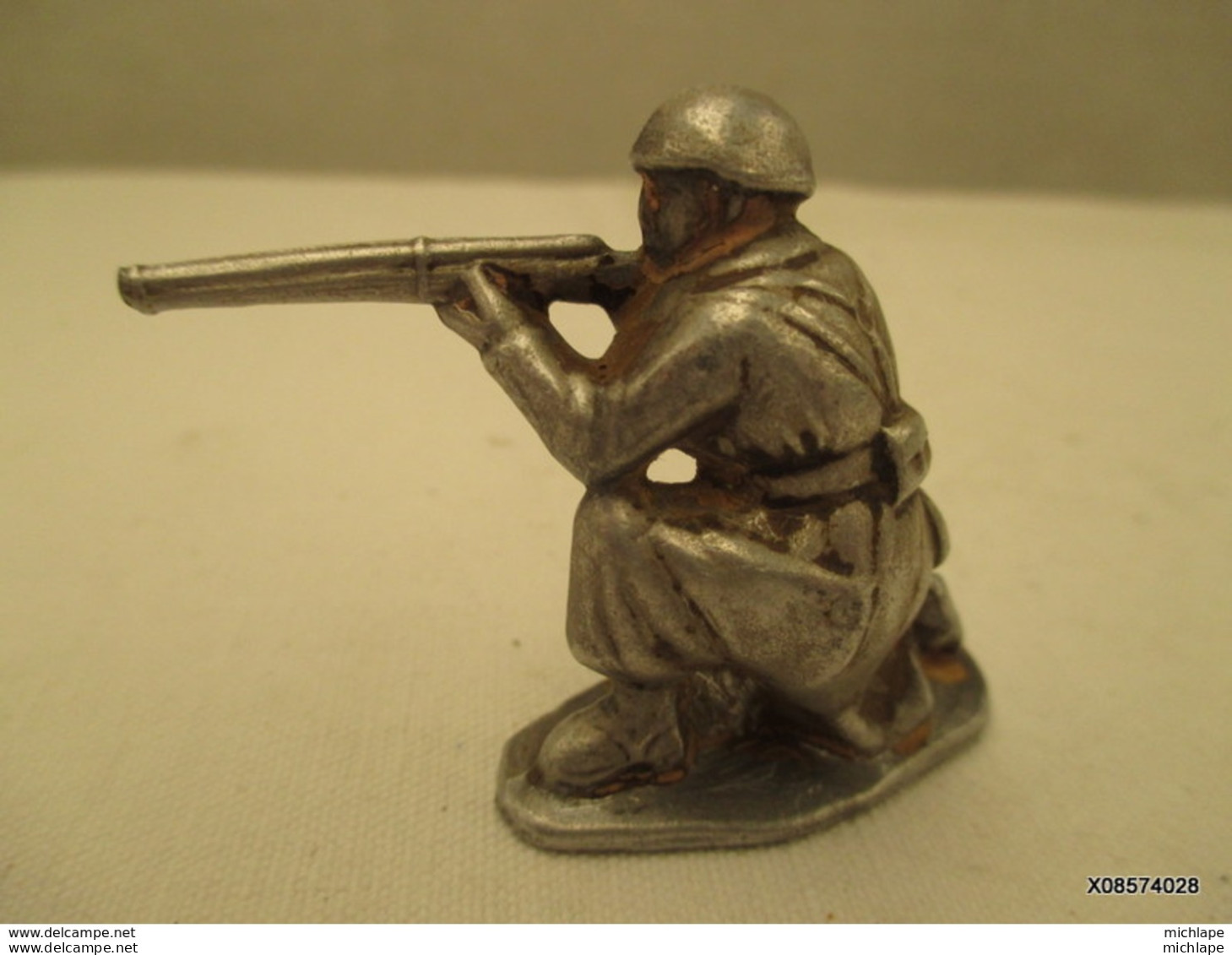 Figurine Soldat Tireur A Genoux En Alu - Oud Speelgoed