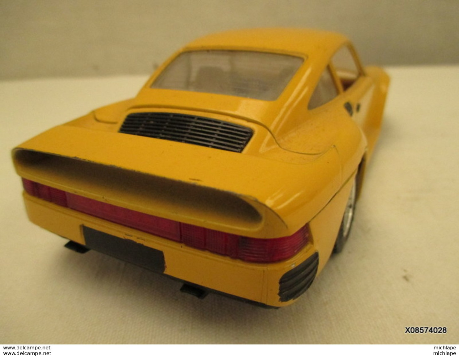 Voiture Miniature 1/25 Em 18 Cm X 7 Cm   PORCHE 959 Peinture D'origine   Jaune   Tres Bon Etat - Jouets Anciens