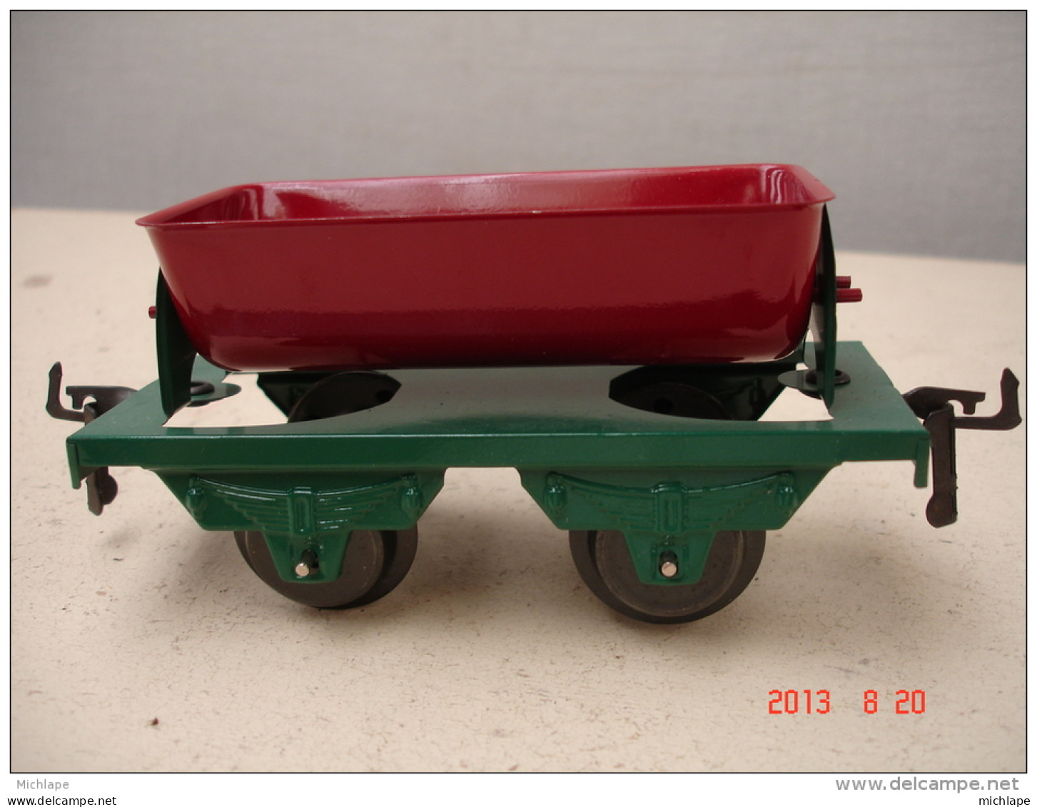 WAGON BENNE ECARTEMENT O  PEINTURE D 'ORIGINE    ROUGE  ET VERT 12cm  HORNBY /POUR HACHETTE ETAT NEUF - Vagoni Merci