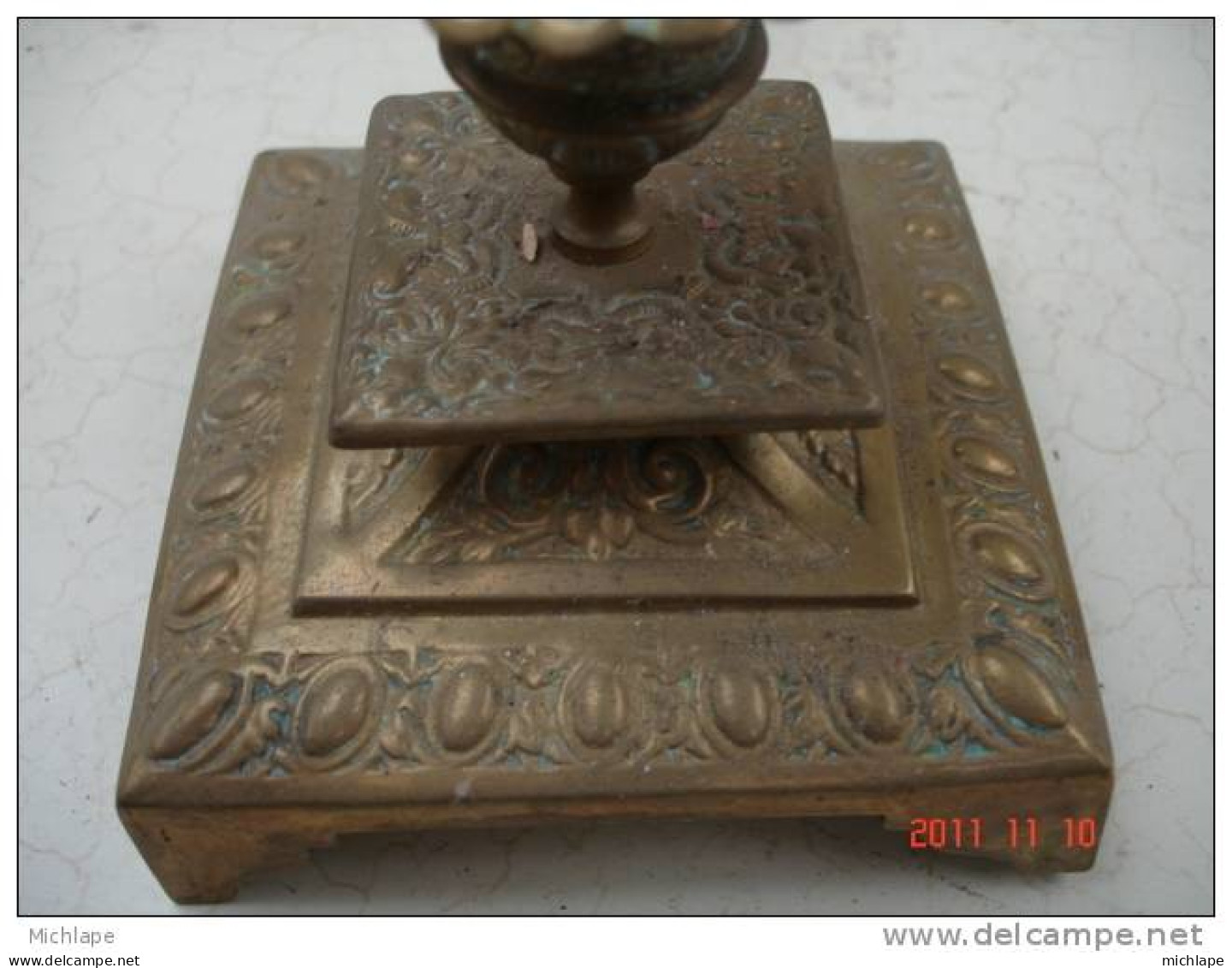 BOUGEOIRE EN BRONZE  CARRE 10X 10cm  EN BON ETAT - Luminarie E Lampadari