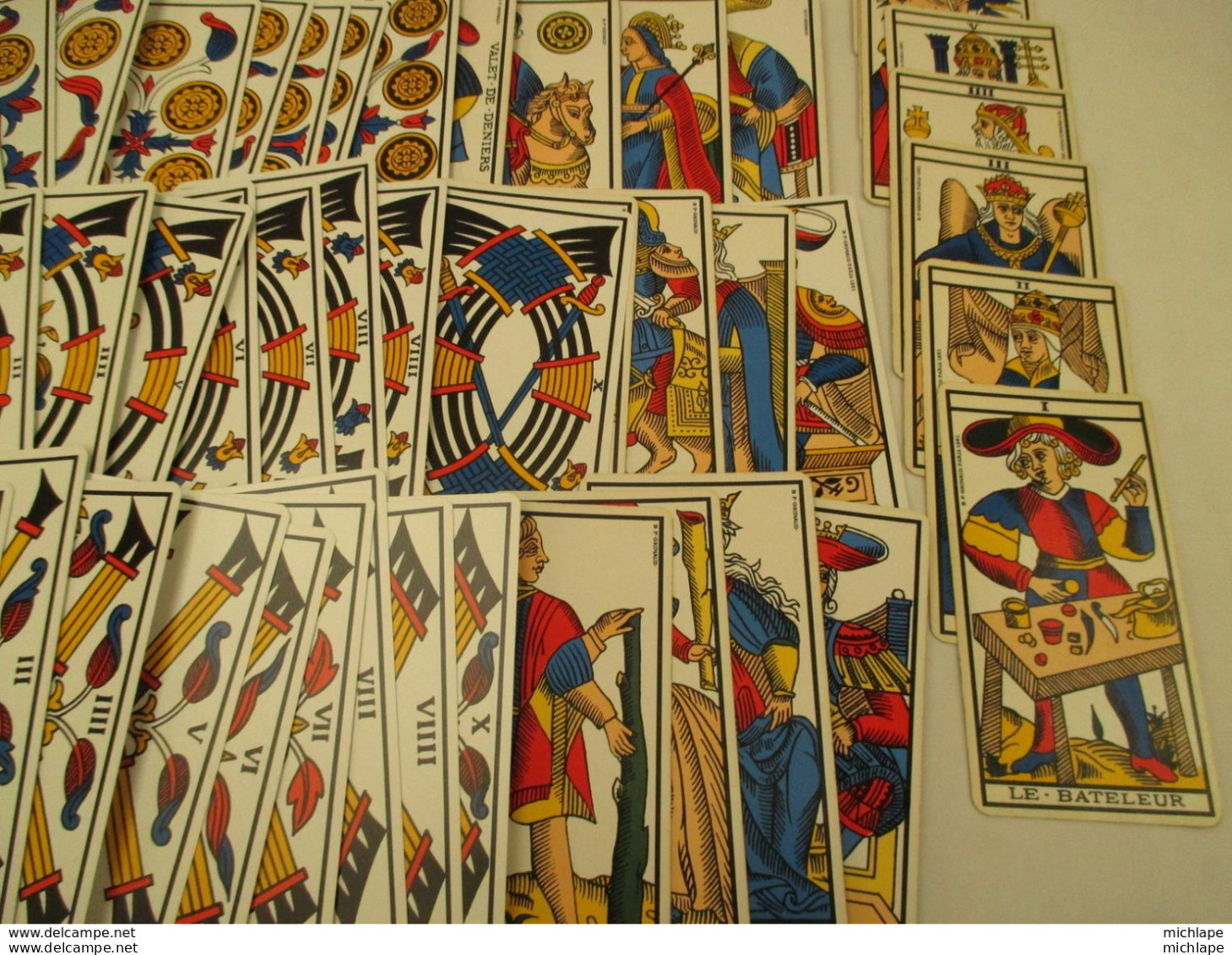 VOYANCE-CARTOMANCIE  jeu de TAROT DE MASEILLE 78 cartes   DIVINATOIRES de 12 cm sur 6 cm avec notice