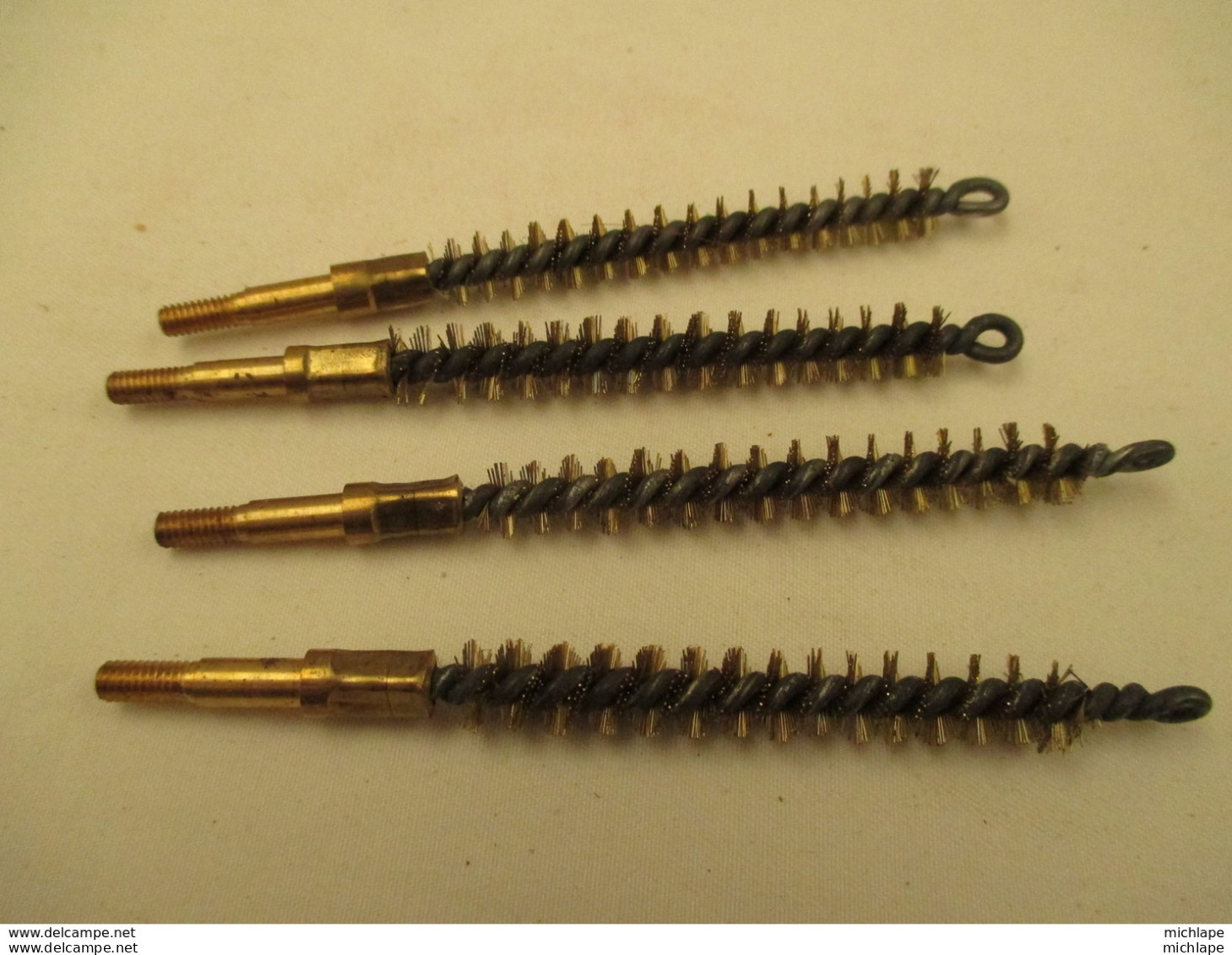 4 Brosses Metallique En Laiton  Neuves  Diametre 9 Mm - Armes Neutralisées