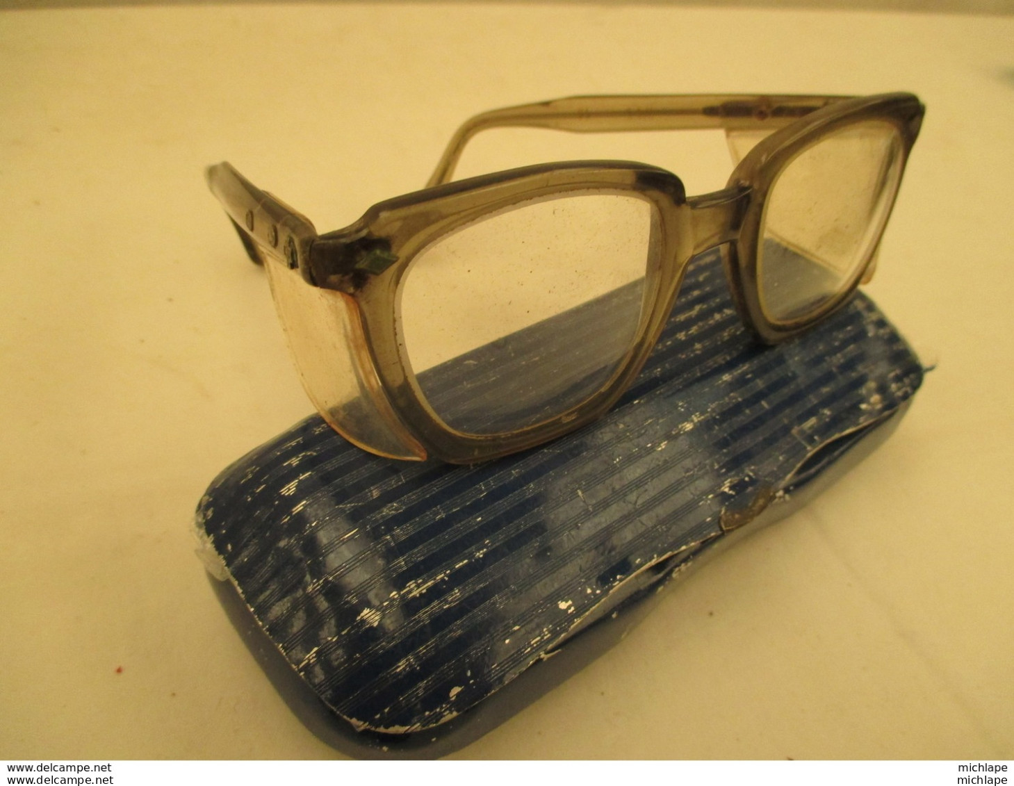 lunettes de protection S N C F  dans  son emballage  d'origine