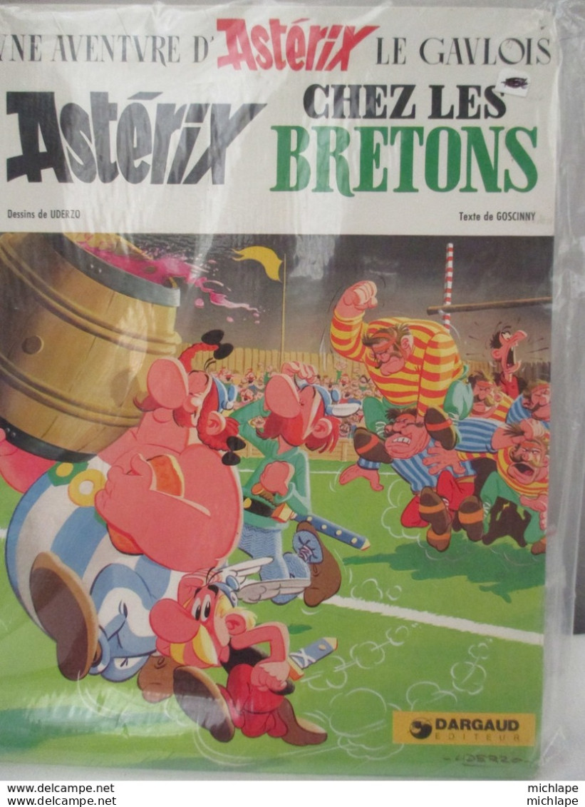 Asterix Chez Les Bretons  Tres Bon Etat - Andere & Zonder Classificatie