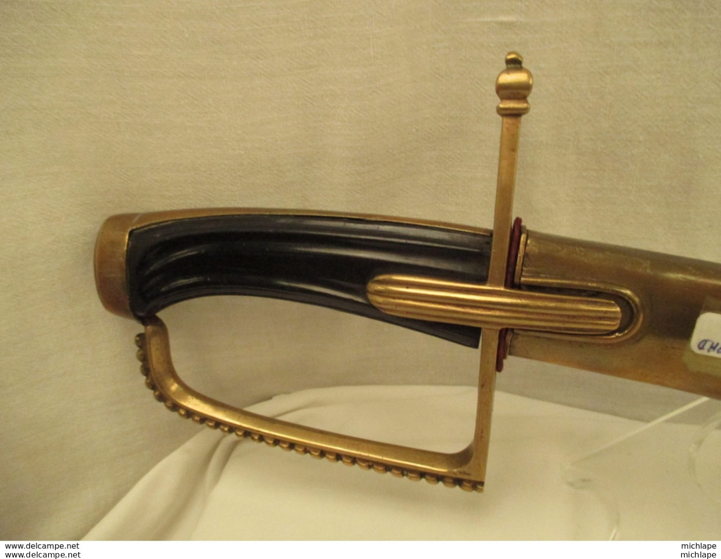 sabre  de  hussard a garde perlée fourreau laiton 99 cm  poignée en corne noire