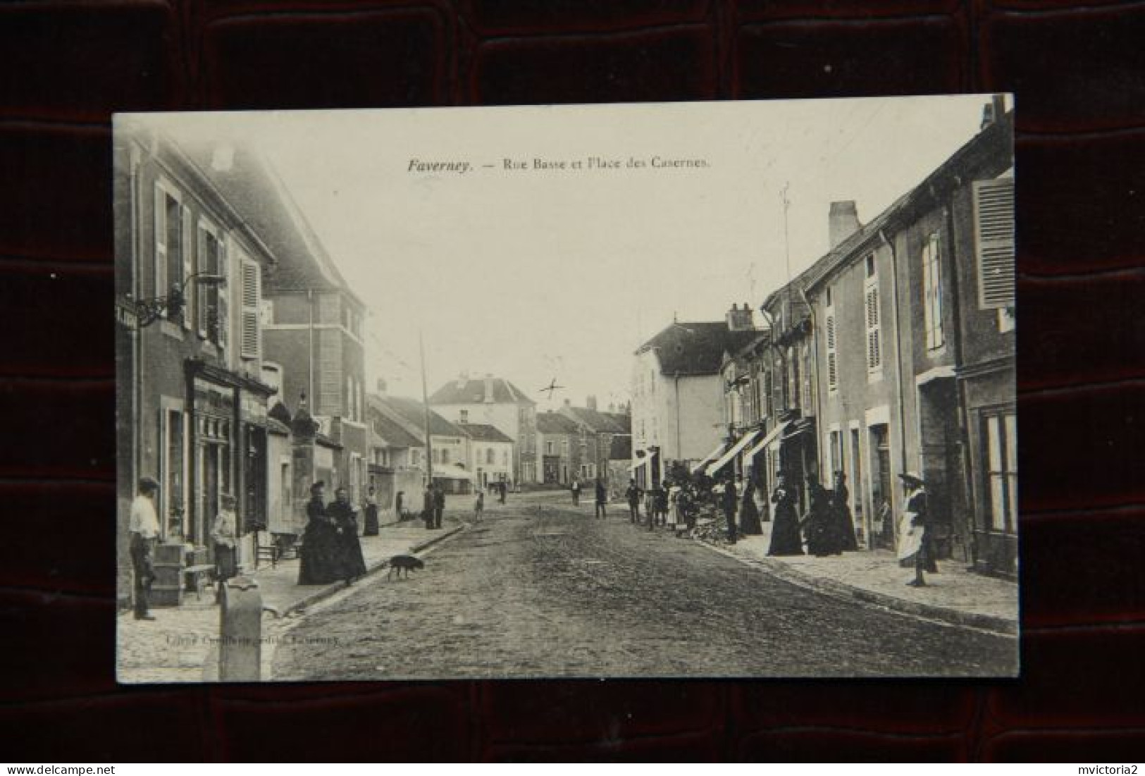 70 - FAVERNEY : Rue Basse Et Place Des Casernes - Sonstige & Ohne Zuordnung