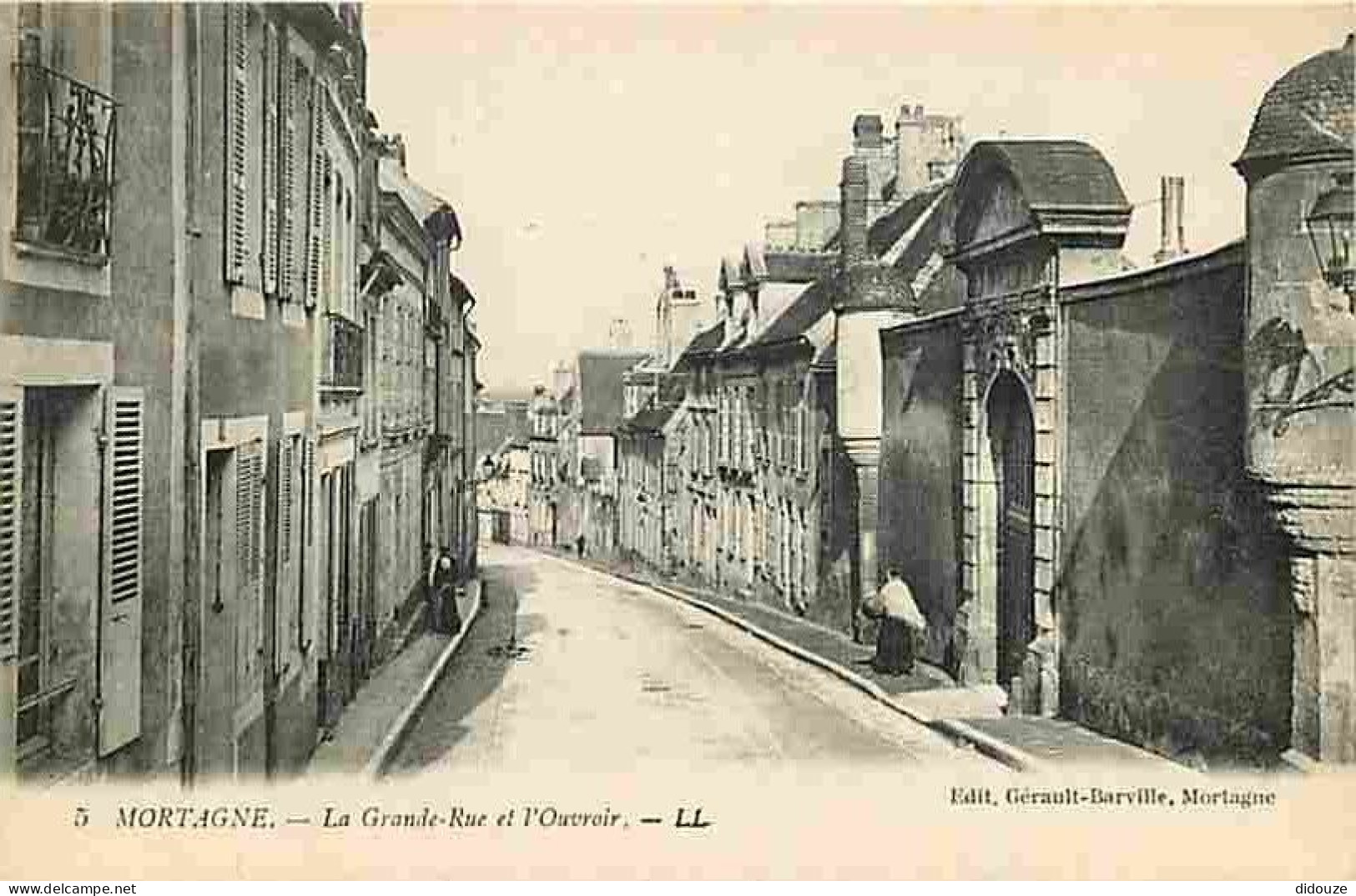 61 - Mortagne - La Grande Rue Et L'Ourvoir - Animée - CPA - Voir Scans Recto-Verso - Mortagne Au Perche