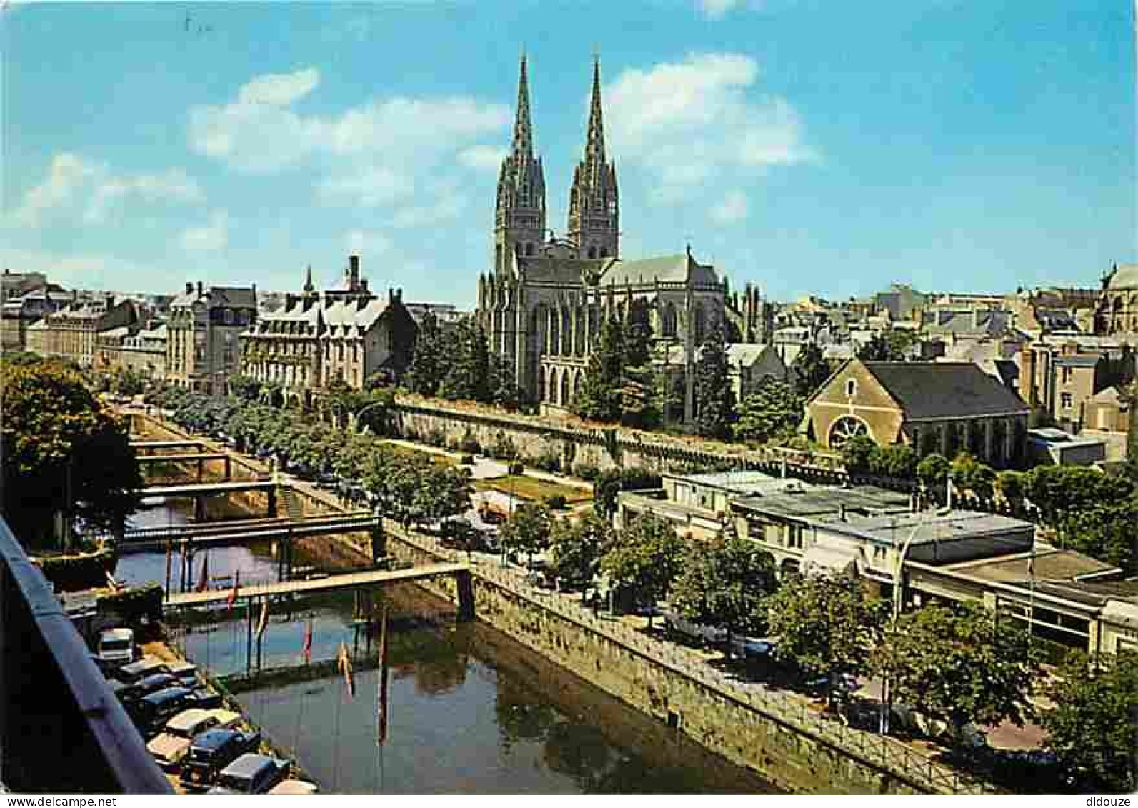 29 - Quimper - Les Bords De L'Odet - La Cathédrale Saint Corentin - Automobiles - Voir Scans Recto Verso  - Quimper