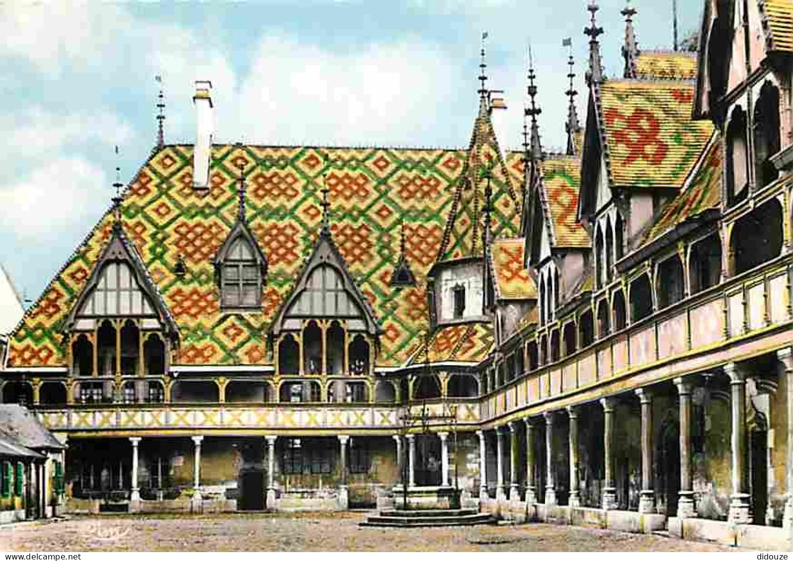 21 - Beaune - L'Hotel Dieu - La Cour D'honneur - CPM - Voir Scans Recto-Verso - Beaune