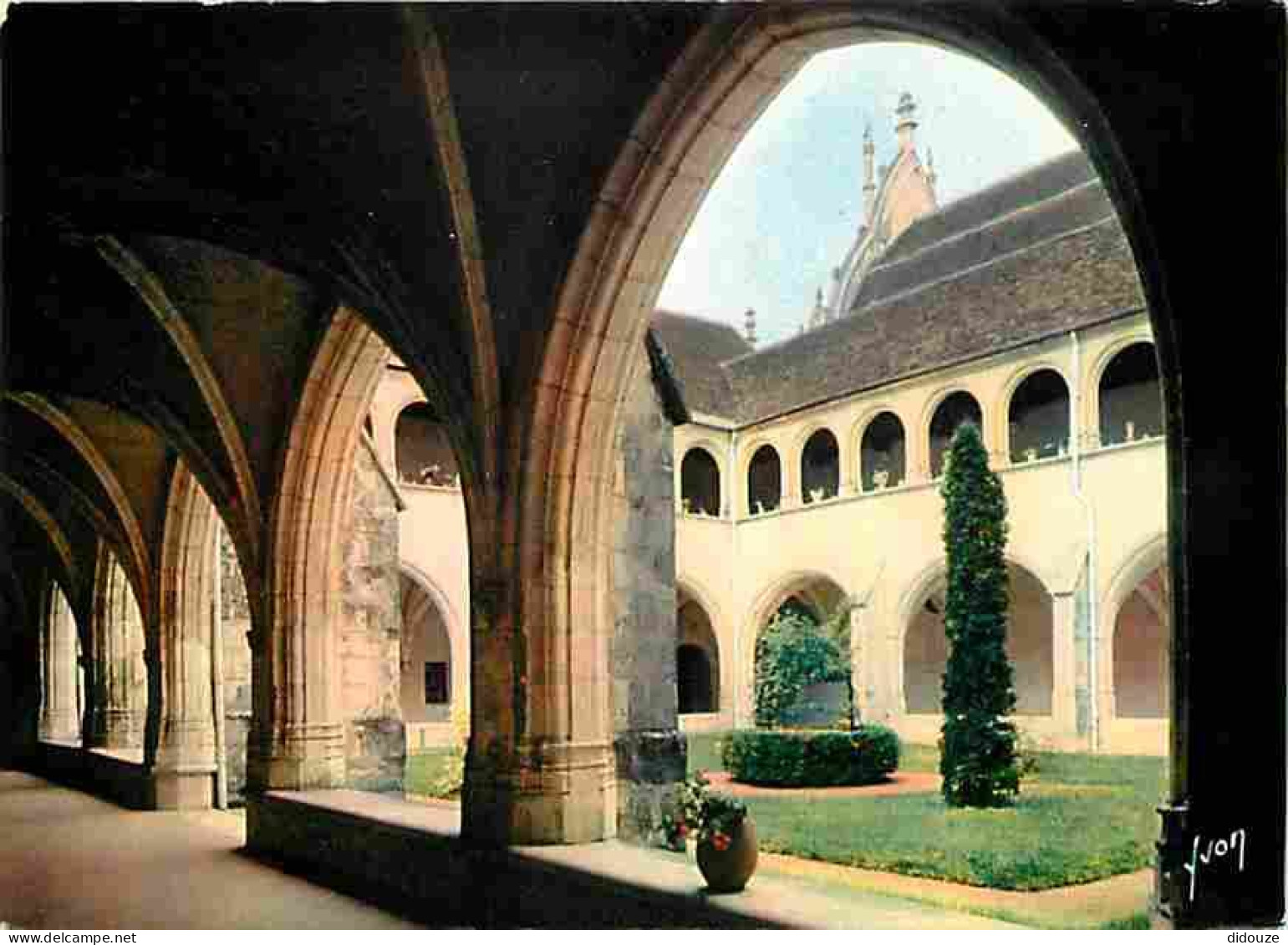 01 - Bourg En Bresse - Eglise De Brou - Le Grand Cloitre - Carte Neuve - CPM - Voir Scans Recto-Verso  - Brou - Kerk