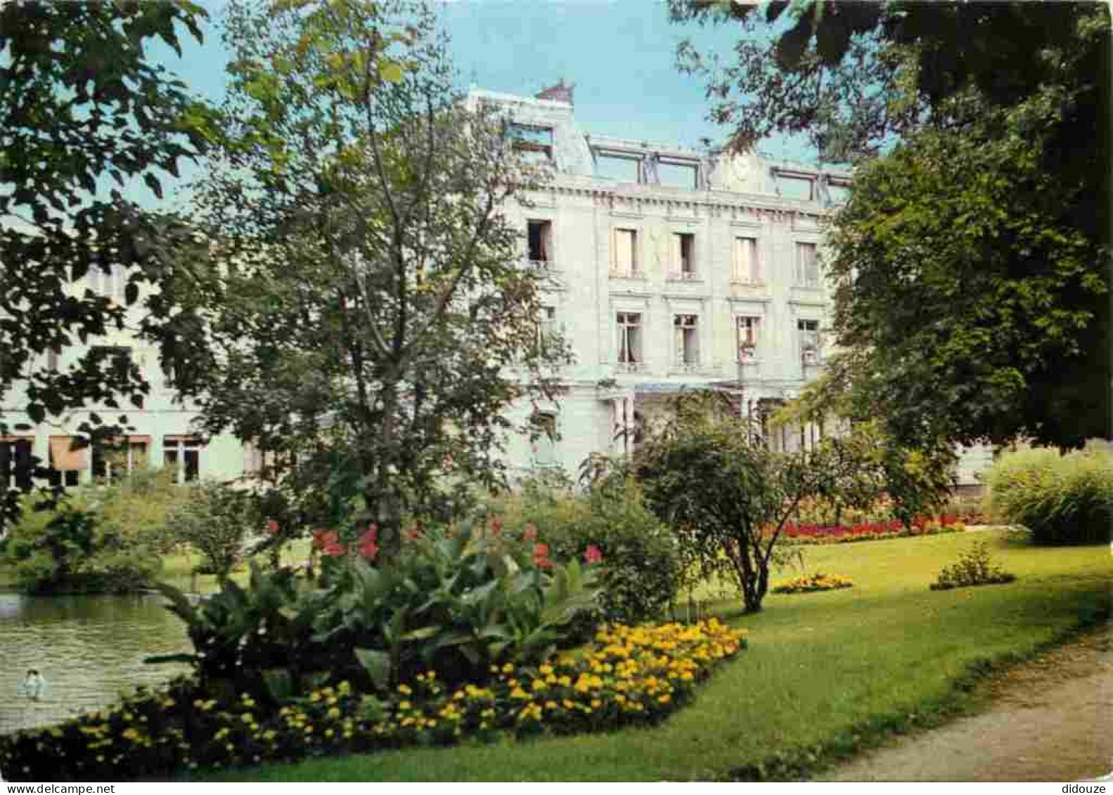 94 - Valenton - Château Des Charmilles - Le Mille Pattes - Vue Du Château Des Charmilles Prise Du Parc - Fleurs - CPM -  - Valenton