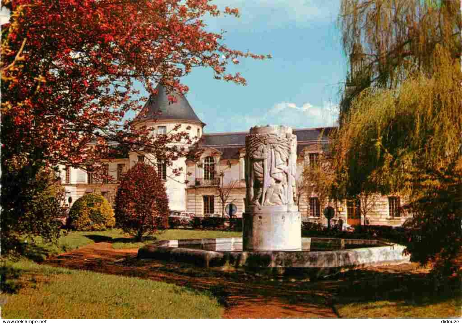 92 - Clamart - La Mairie Et La Fontaine - Carte Dentelée - CPSM Grand Format - Voir Scans Recto-Verso - Clamart