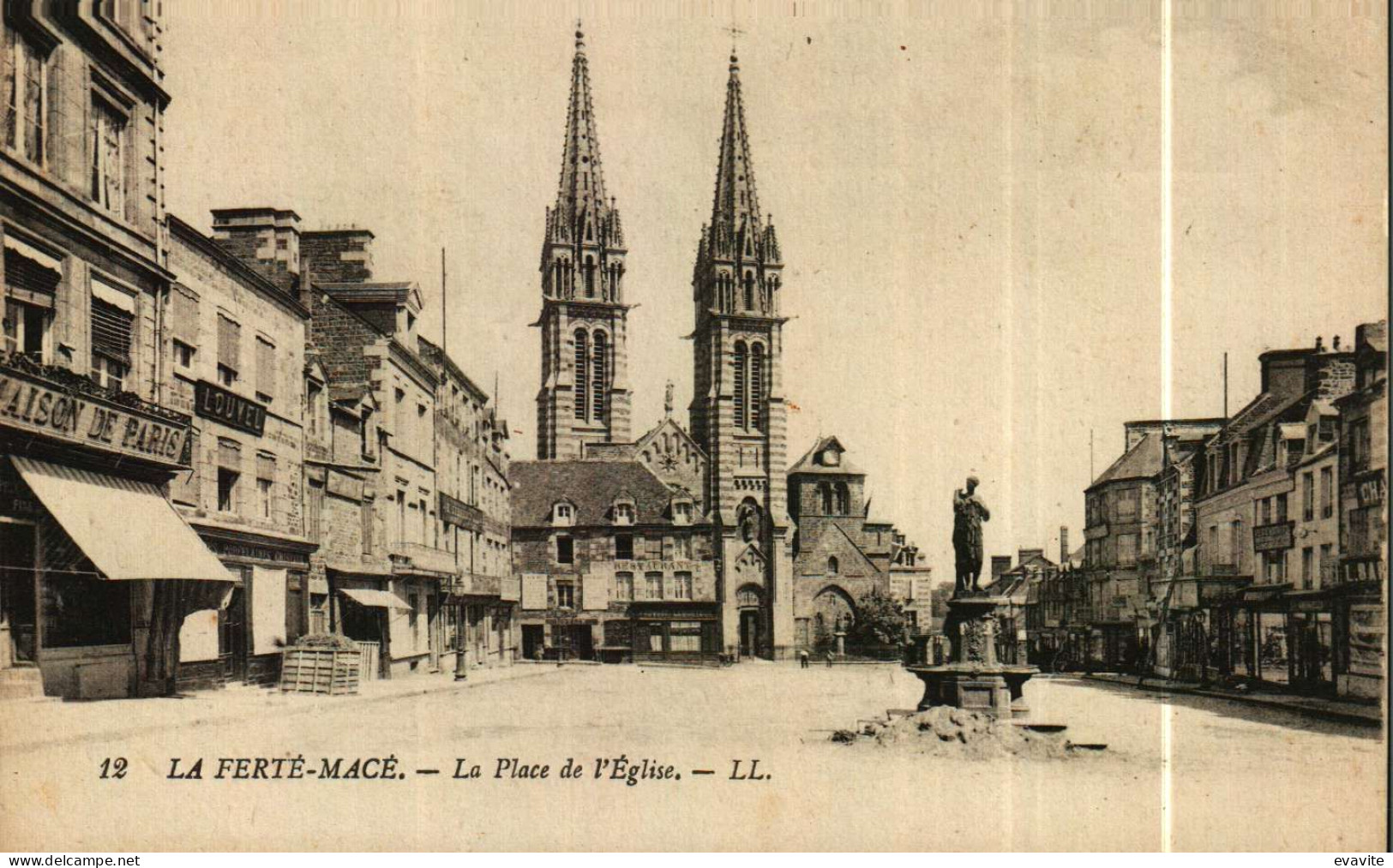 CPA  (61)   LA FERTE-MACE   La Place De L'Eglise - La Ferte Mace