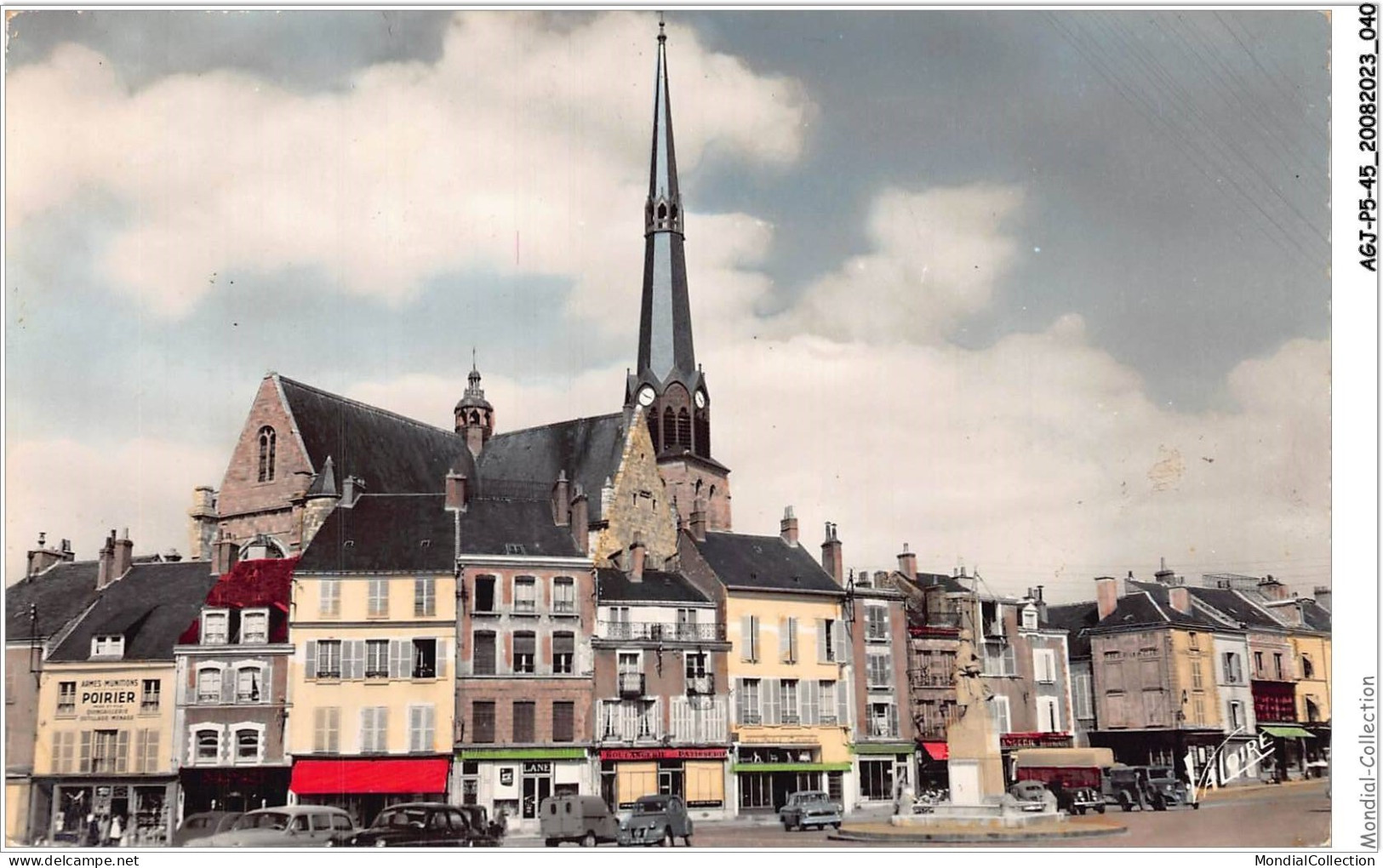 AGJP5-0391-45 - Les Merveilles Du Val De Loire - PITHIVIERS - Loiret - La Place Du Martroi Et L'église  - Pithiviers