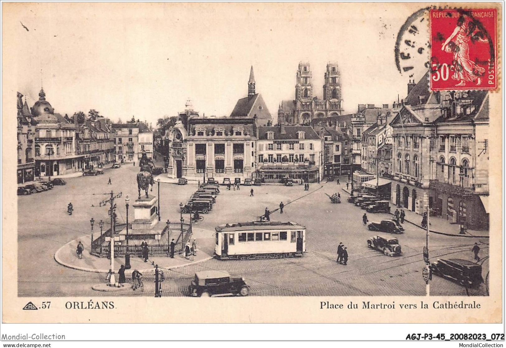 AGJP3-0212-45 - ORLEANS - Place Du Martroi Vers La Cathédrale  - Orleans