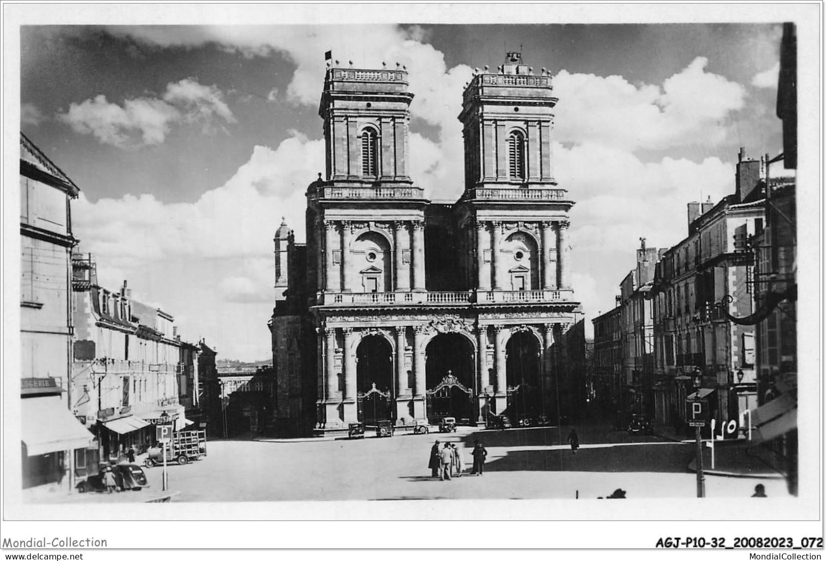 AGJP10-0842-32 - AUCH - Gers - La Cathédrale - XVe Et XVI S Et Place De La République  - Auch