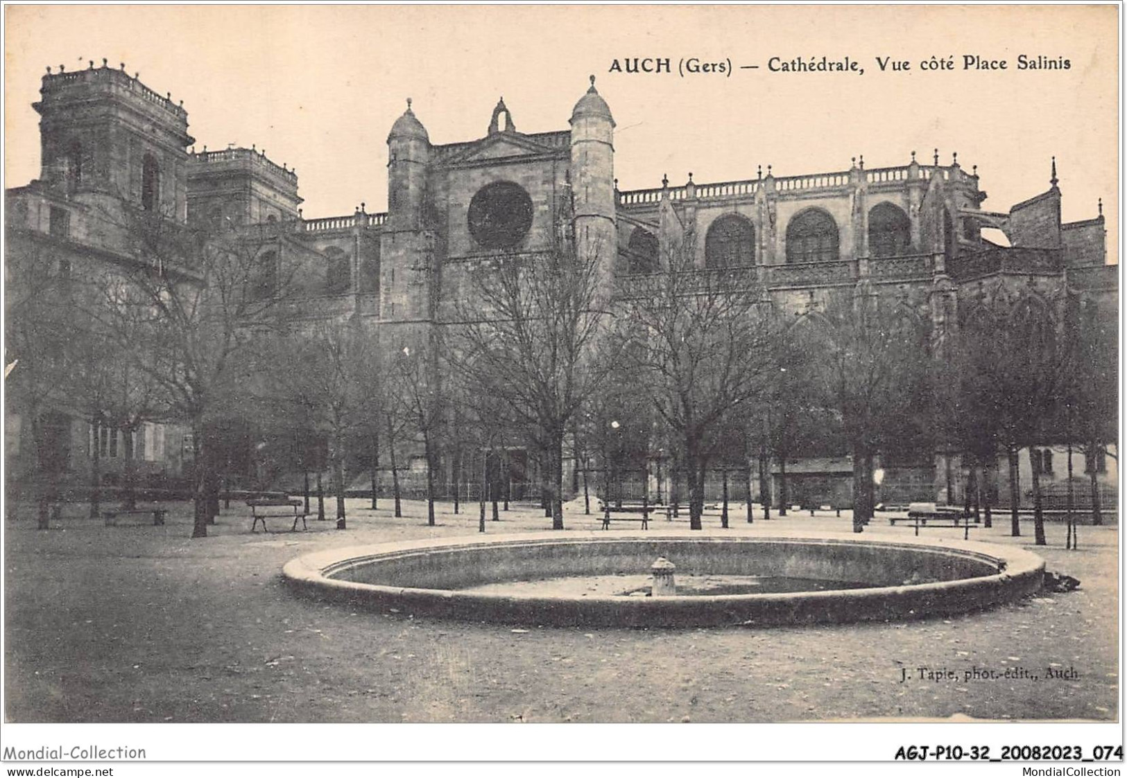 AGJP10-0843-32 - AUCH - Gers - Cathédrale - Vue Coté Place Salinis - Auch