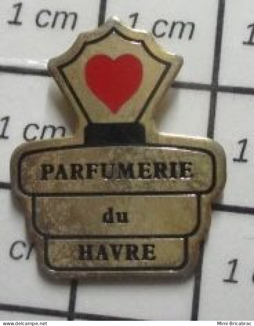 1818c Pin's Pins / Beau Et Rare / PARFUMS / PARFUMERIE DU HAVRE Quel Degré D'octane ? - Profumi