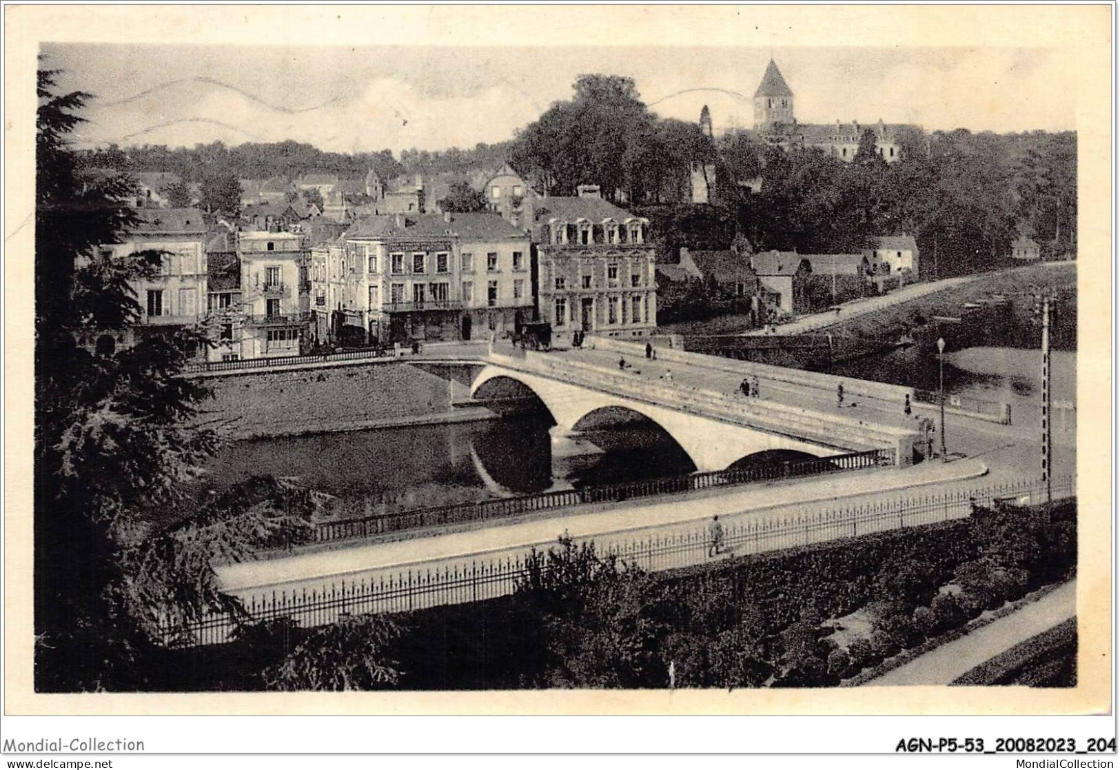 AGNP5-0461-53 - CHATEAU-GOMBIER - Vue Générale Sur L'église St-jean - Chateau Gontier