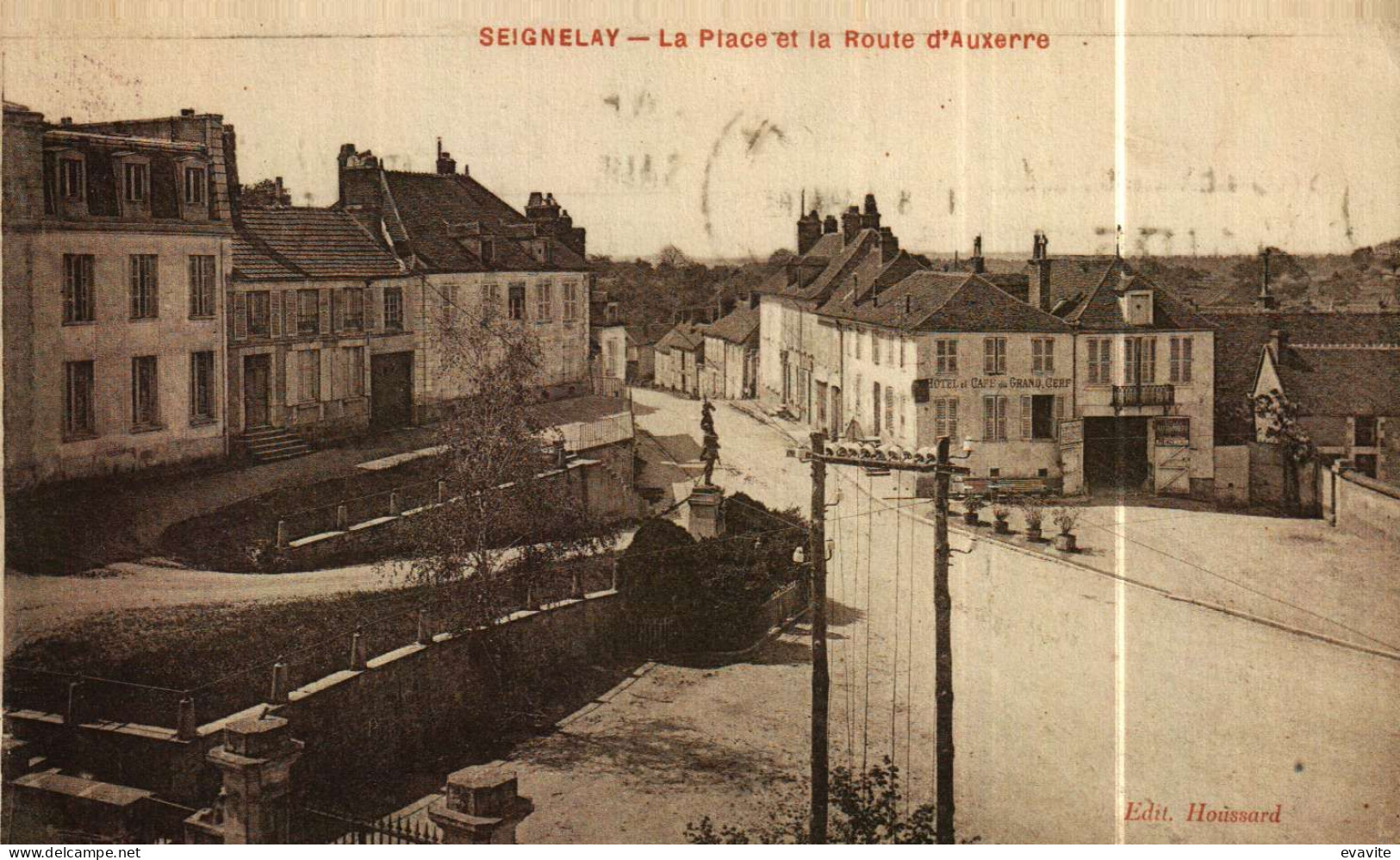 CPA  (89)    SEIGNELAY   La Place Et La Route D'Auxerre - Seignelay