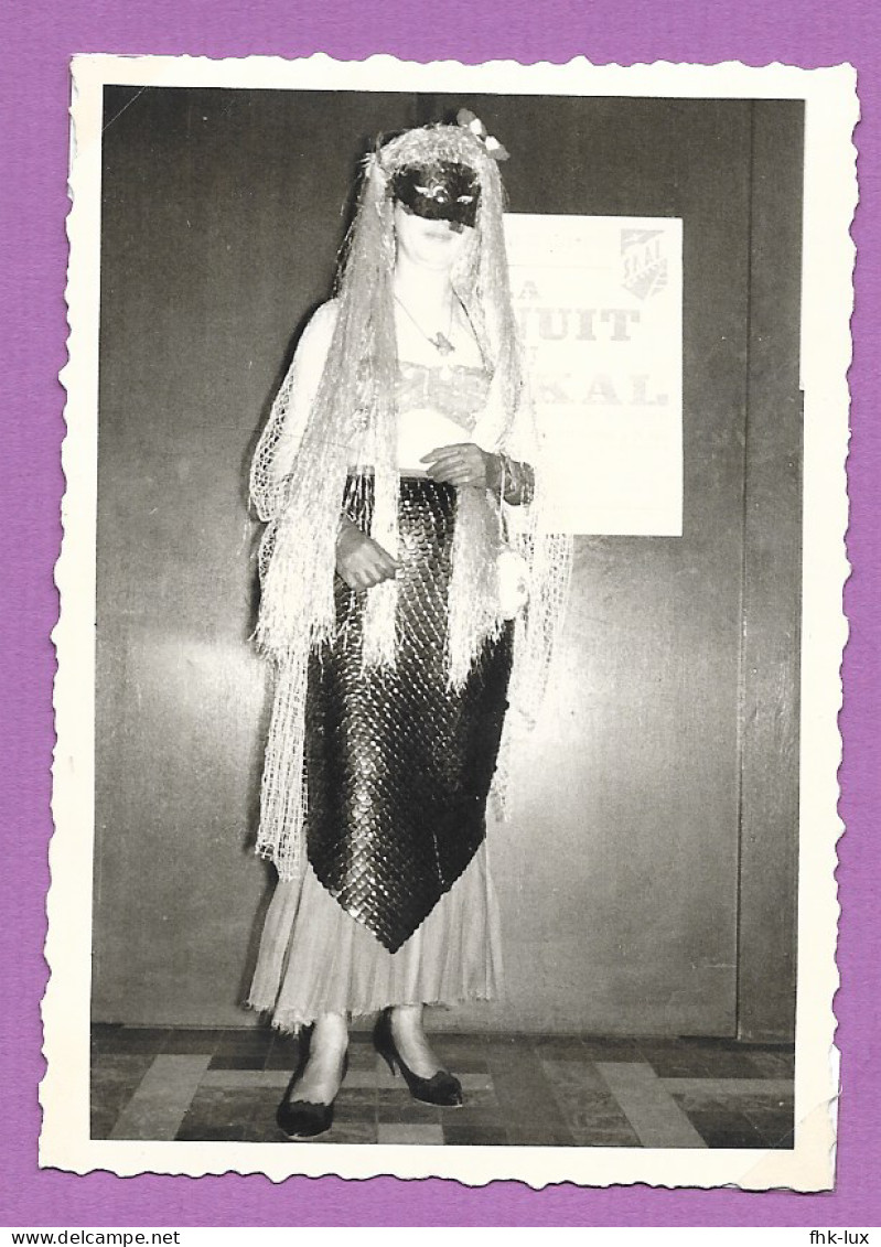 PHOTO ORIGINALE  7 X 10 -  FEMME MASQUEE EN DEGUISEMENT CARNAVAL - Personas Anónimos