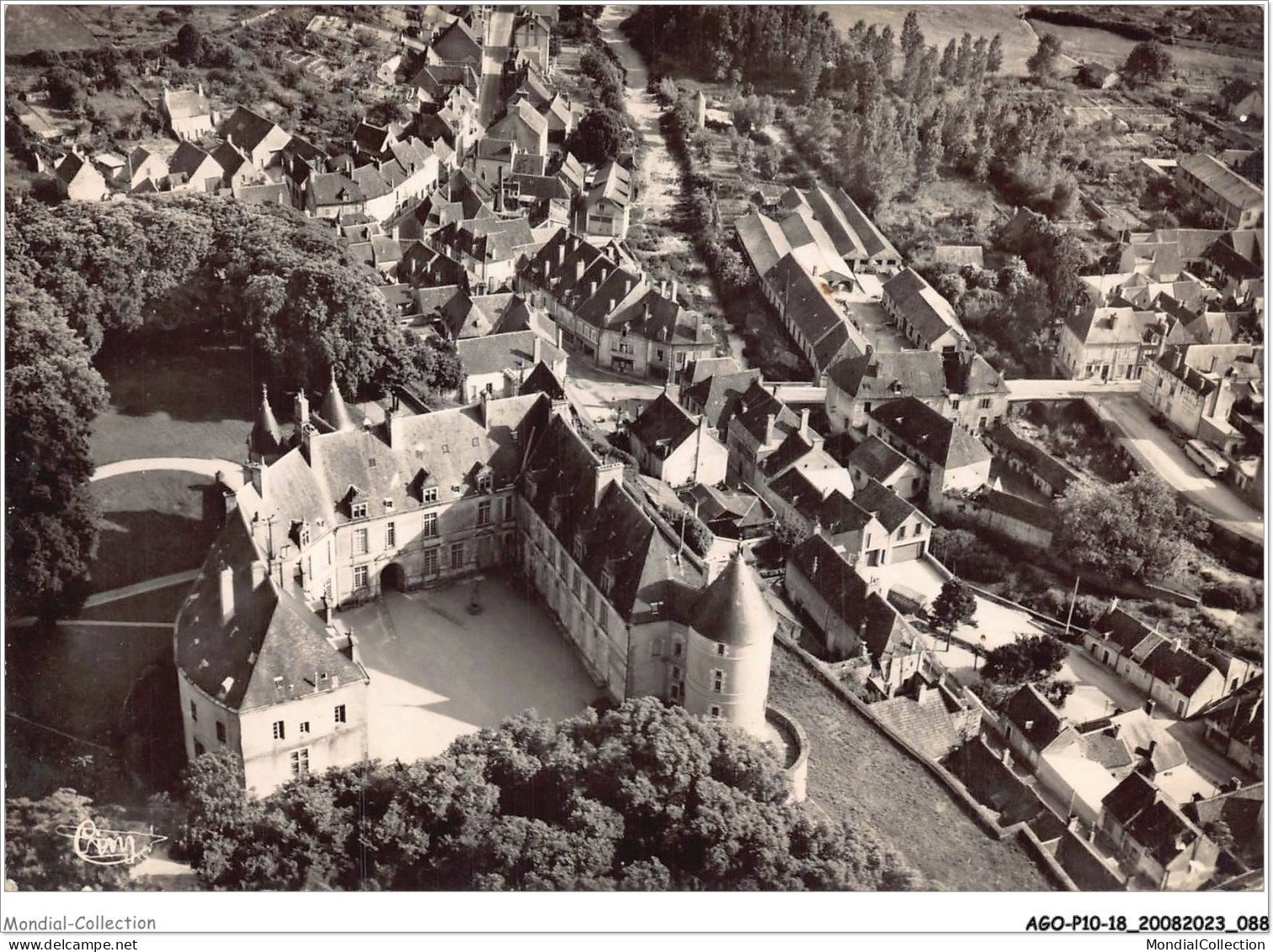 AGOP10-0873-18 - CHATEAUNEUF-sur-CHER - Cher - Le Chateau - Cour Intérieure - Vue Aérienne - Chateauneuf Sur Cher