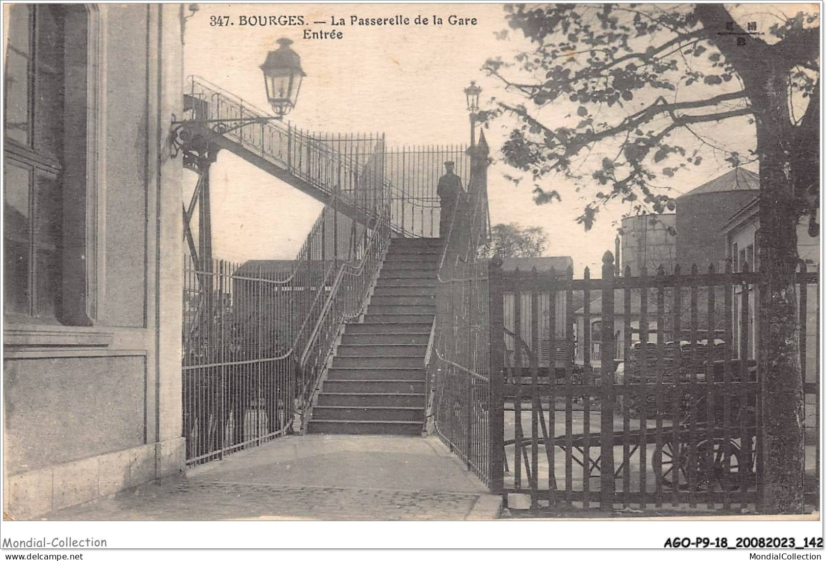 AGOP9-0821-18 - BOURGES - La Passerelle De La Gare - Entrée - Bourges