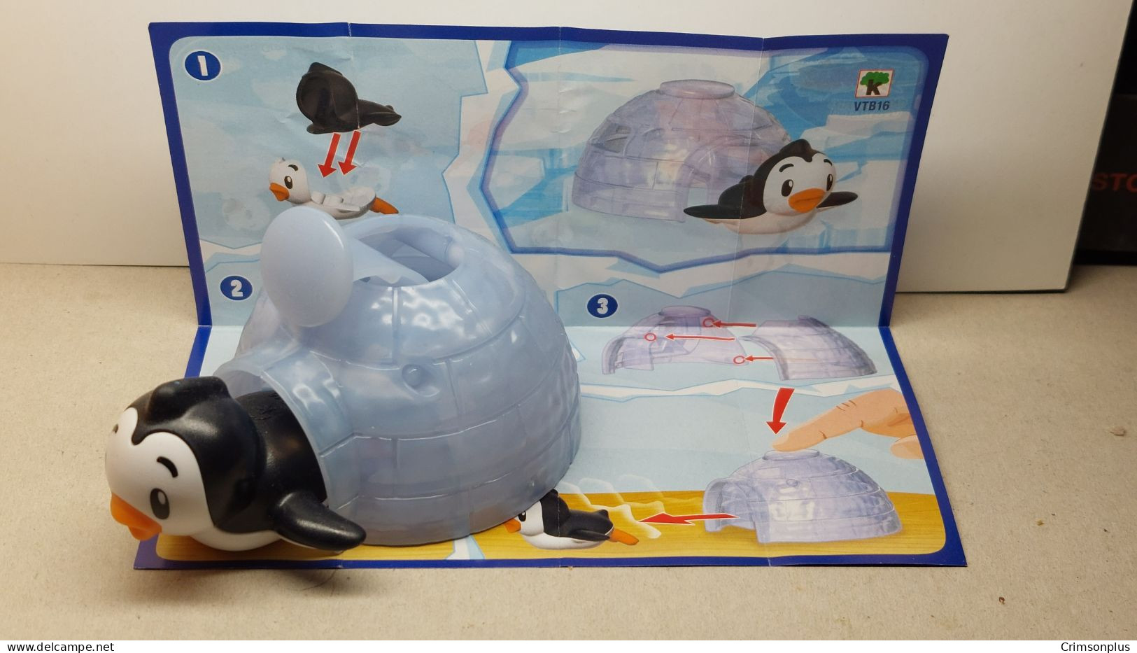 2022 Ferrero - Kinder Surprise - VTB16 - Maxi - Iced Beach Penguins Winter  -  Penguin In Iglo + BPZ - Figuren