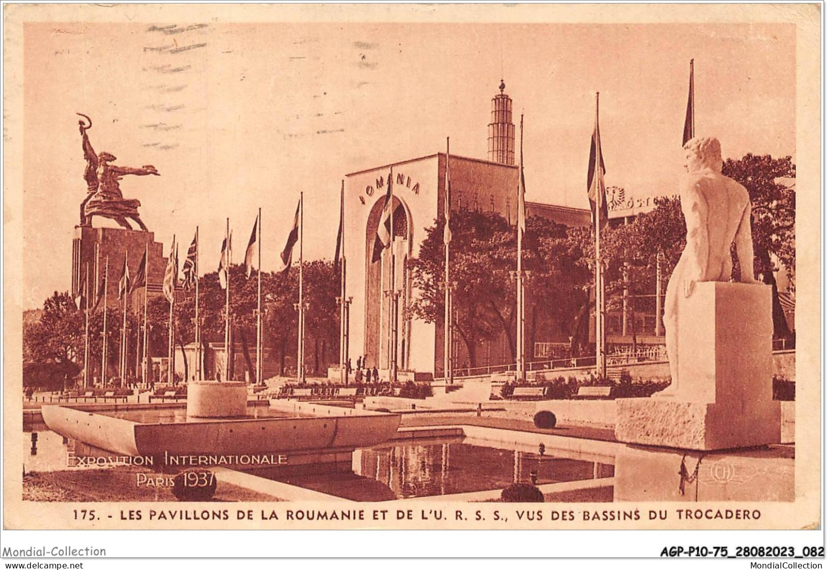 AGPP10-0852-75 - EXPOSITION - Les Pavillons De La Roumanie Et De L'U.R.S.S. Vus Des Bassins Du Trocadéro - Mostre